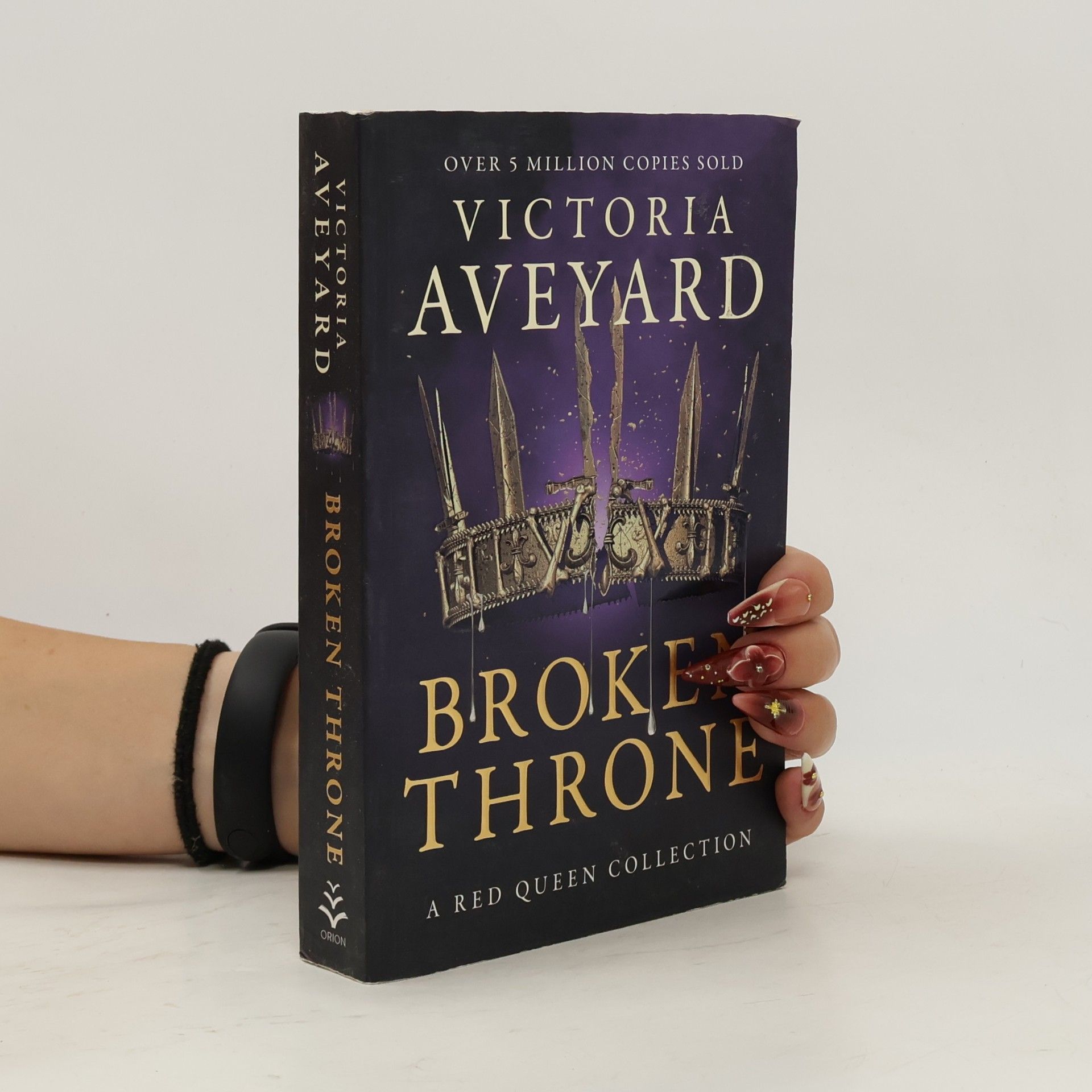 Victoria Aveyard Broken Throne