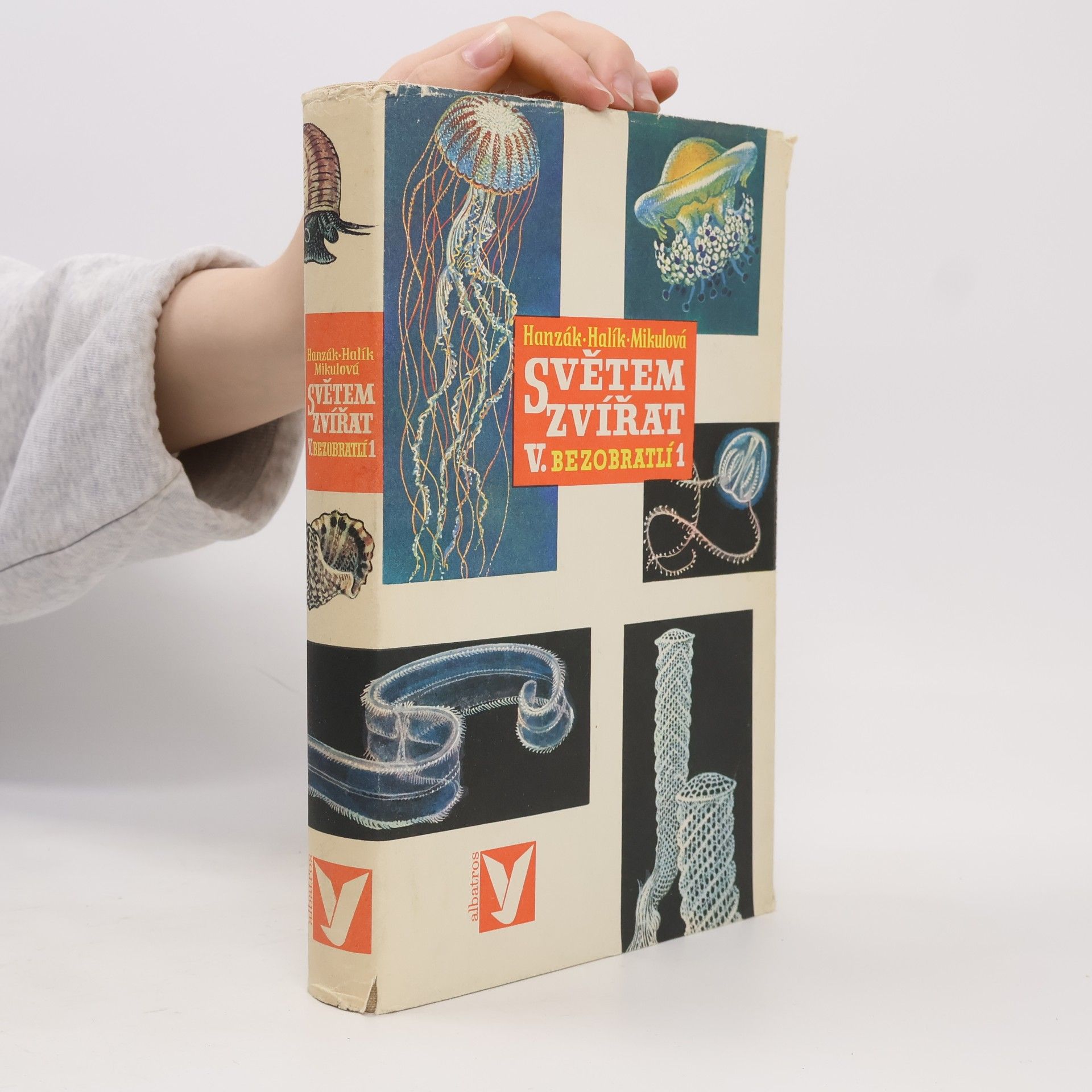 Jan Hanzák Světem zvířat V. díl 1. část. Bezobratlí.