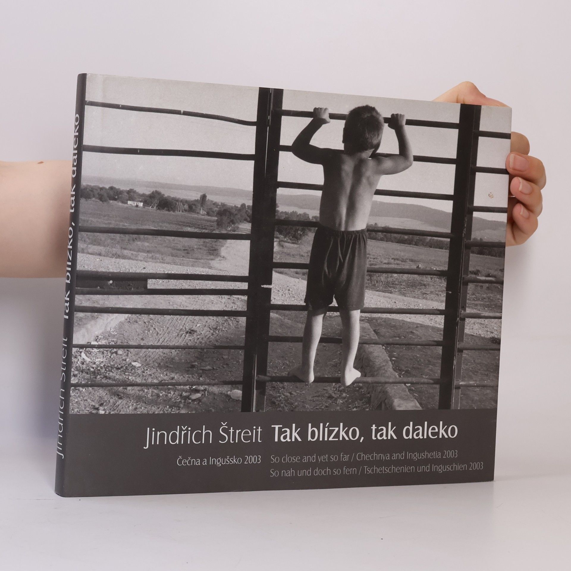 Jindřich Štreit Tak blízko, tak daleko