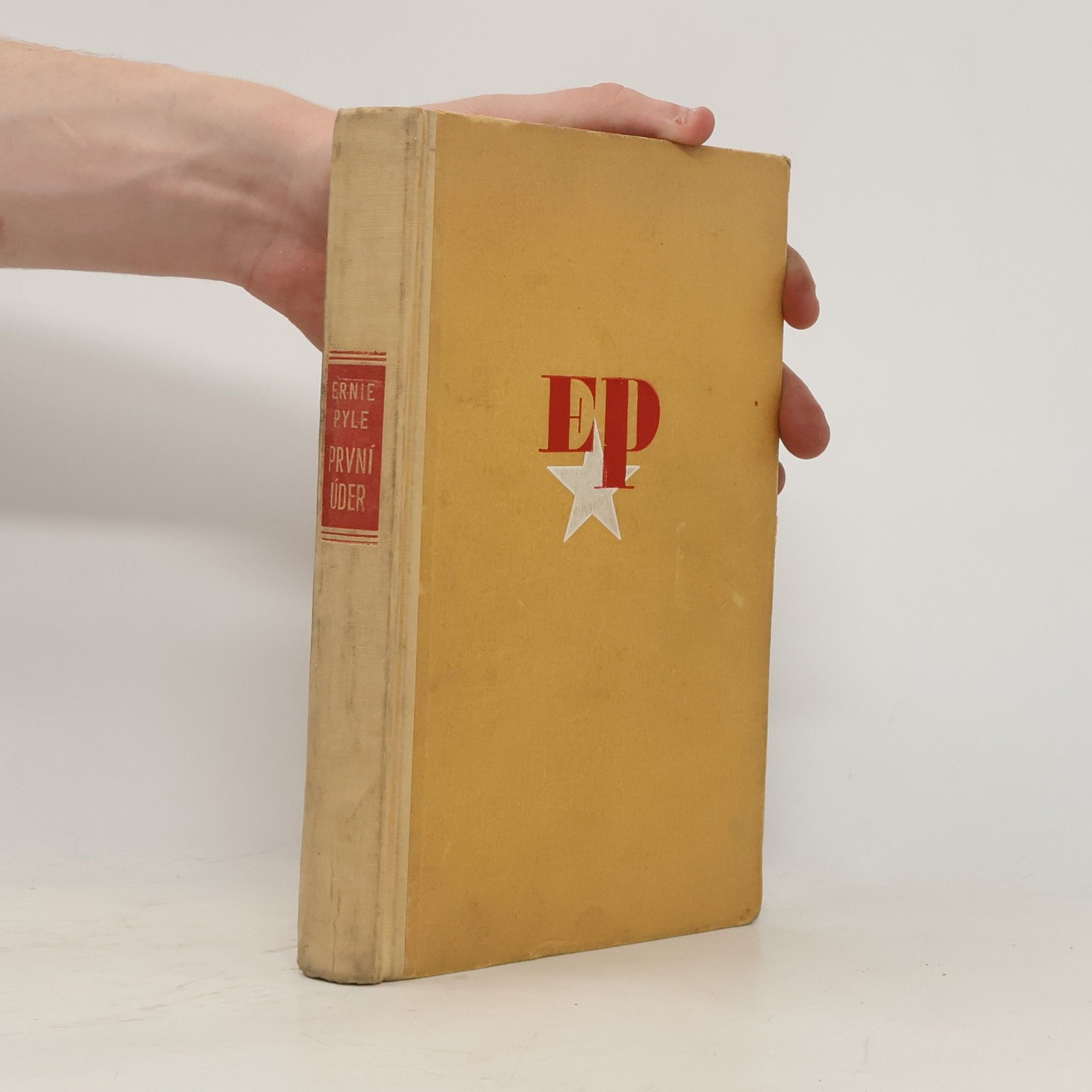 Ernie Pyle První úder