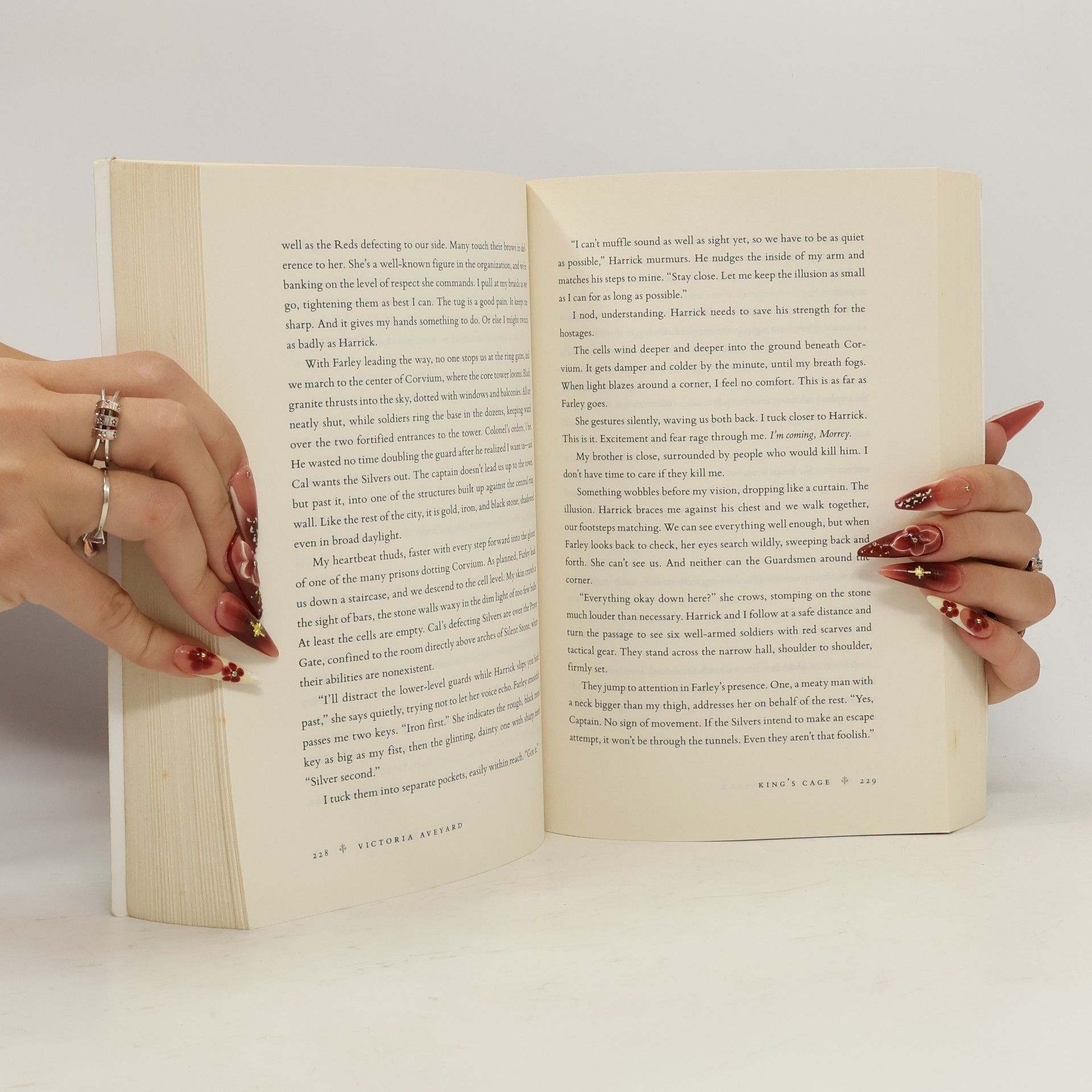 Victoria Aveyard King's Cage