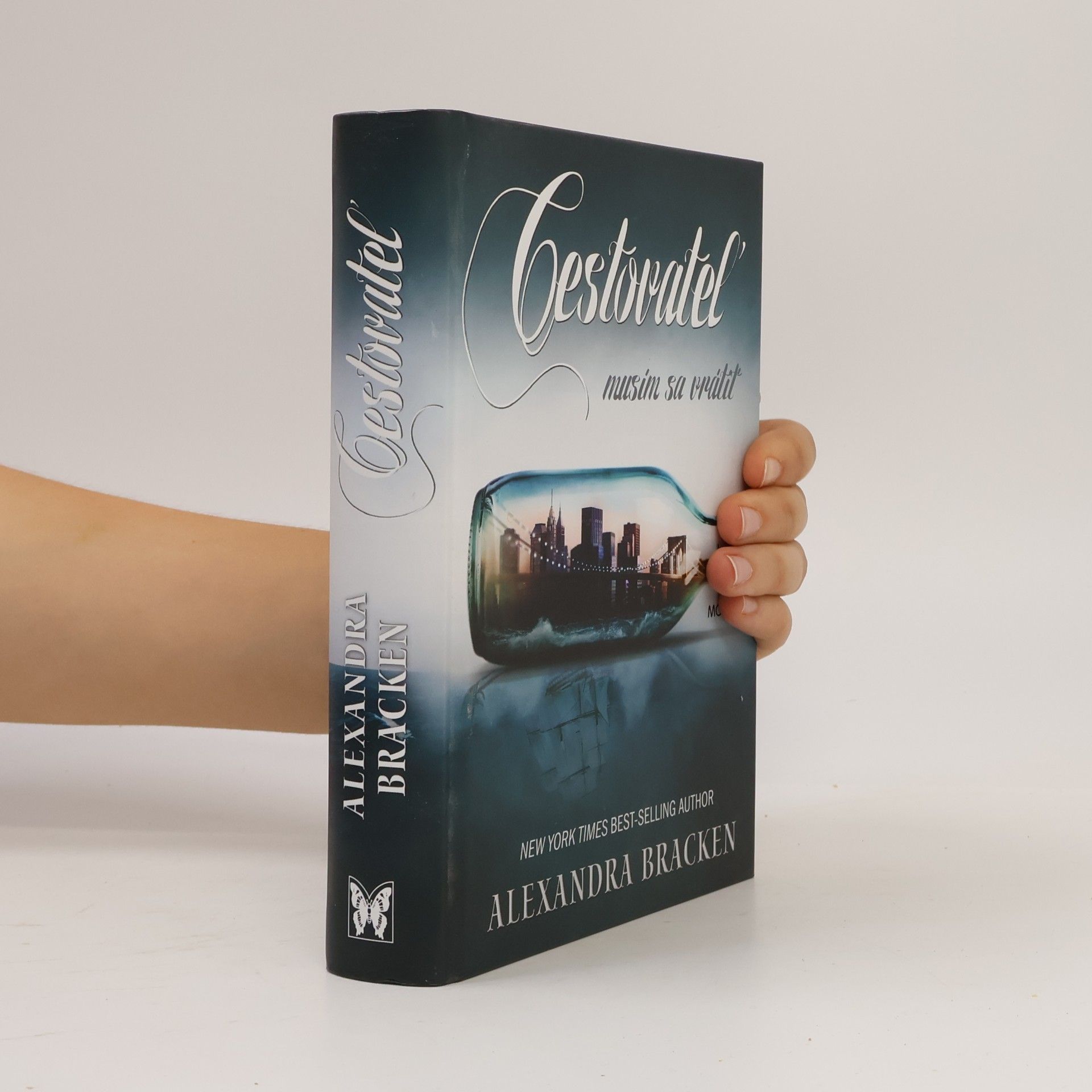 Alexandra Bracken Cestovateľ