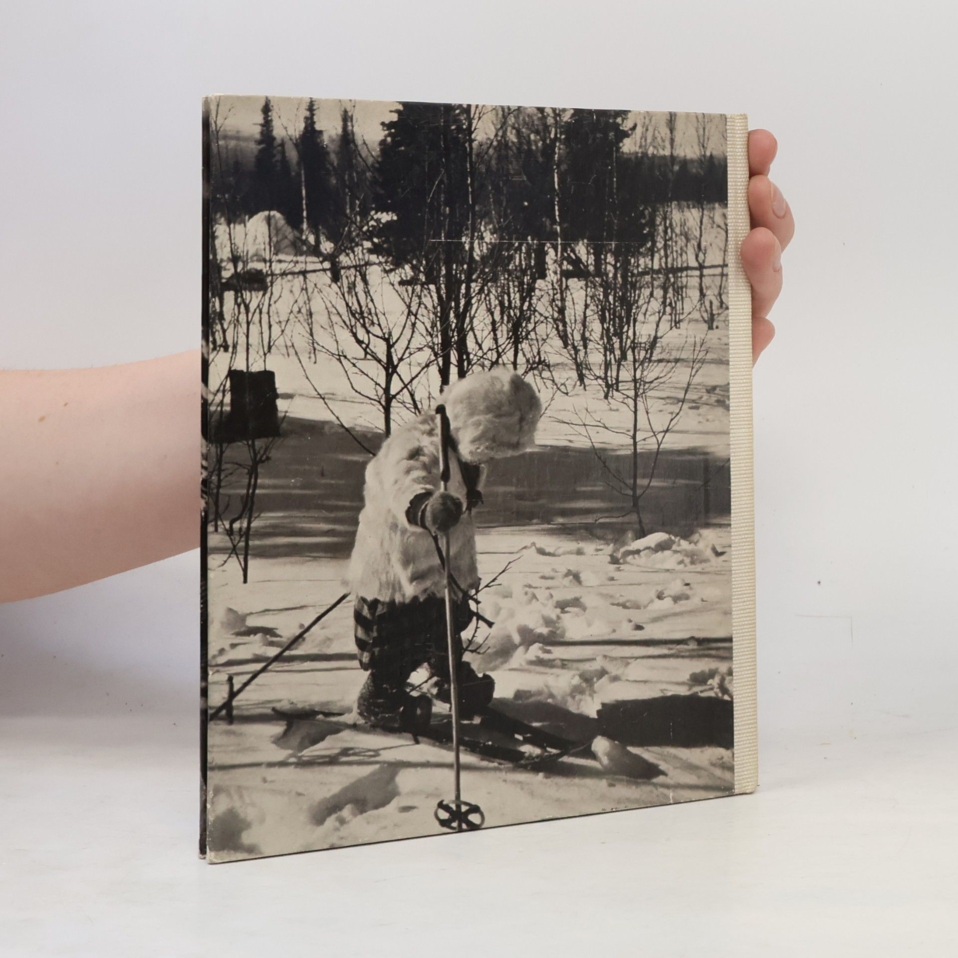 Anna Riwkin-Brick Elle Kari