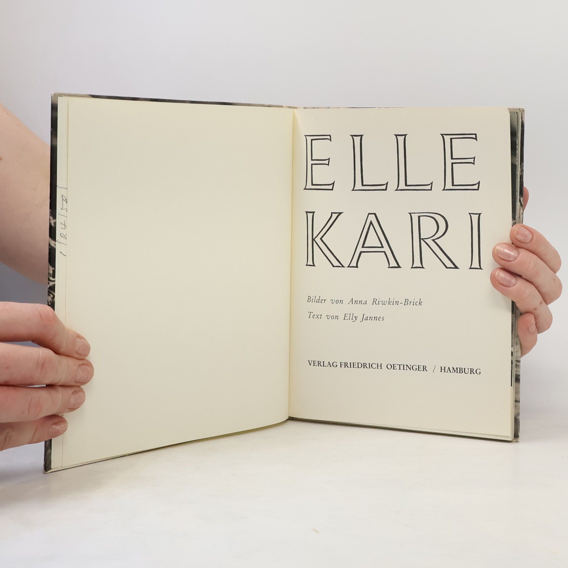 Anna Riwkin-Brick Elle Kari