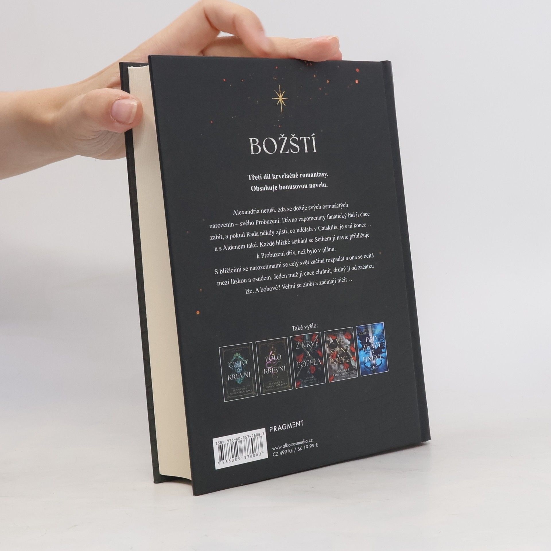 Jennifer L. Armentrout Božští