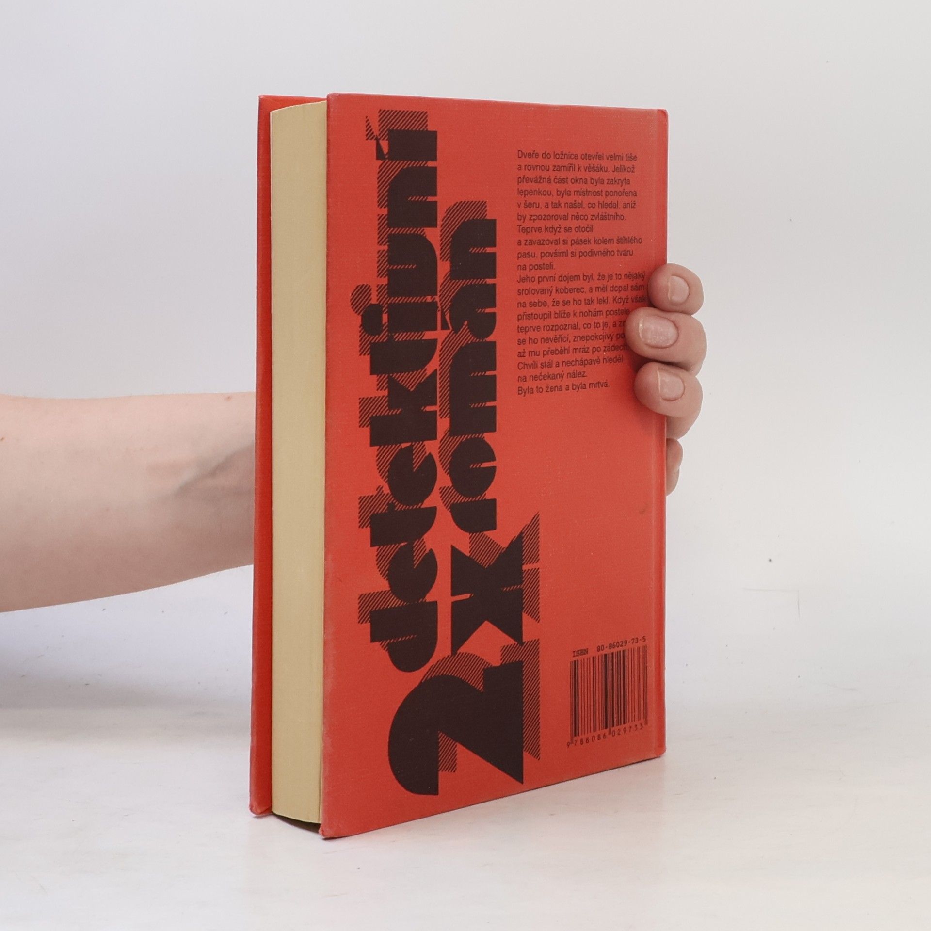 Margery Allingham Móda skrytá v rubáši / Koronerův případ
