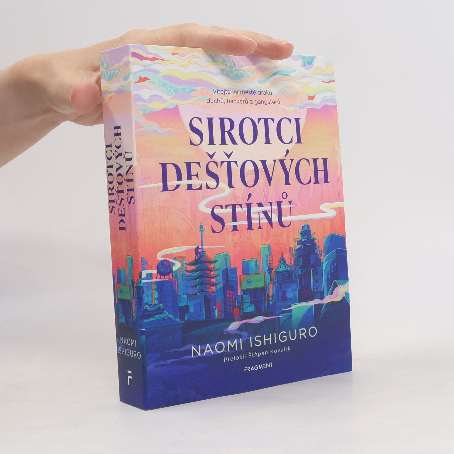 Naomi Ishiguro Sirotci dešťových stínů