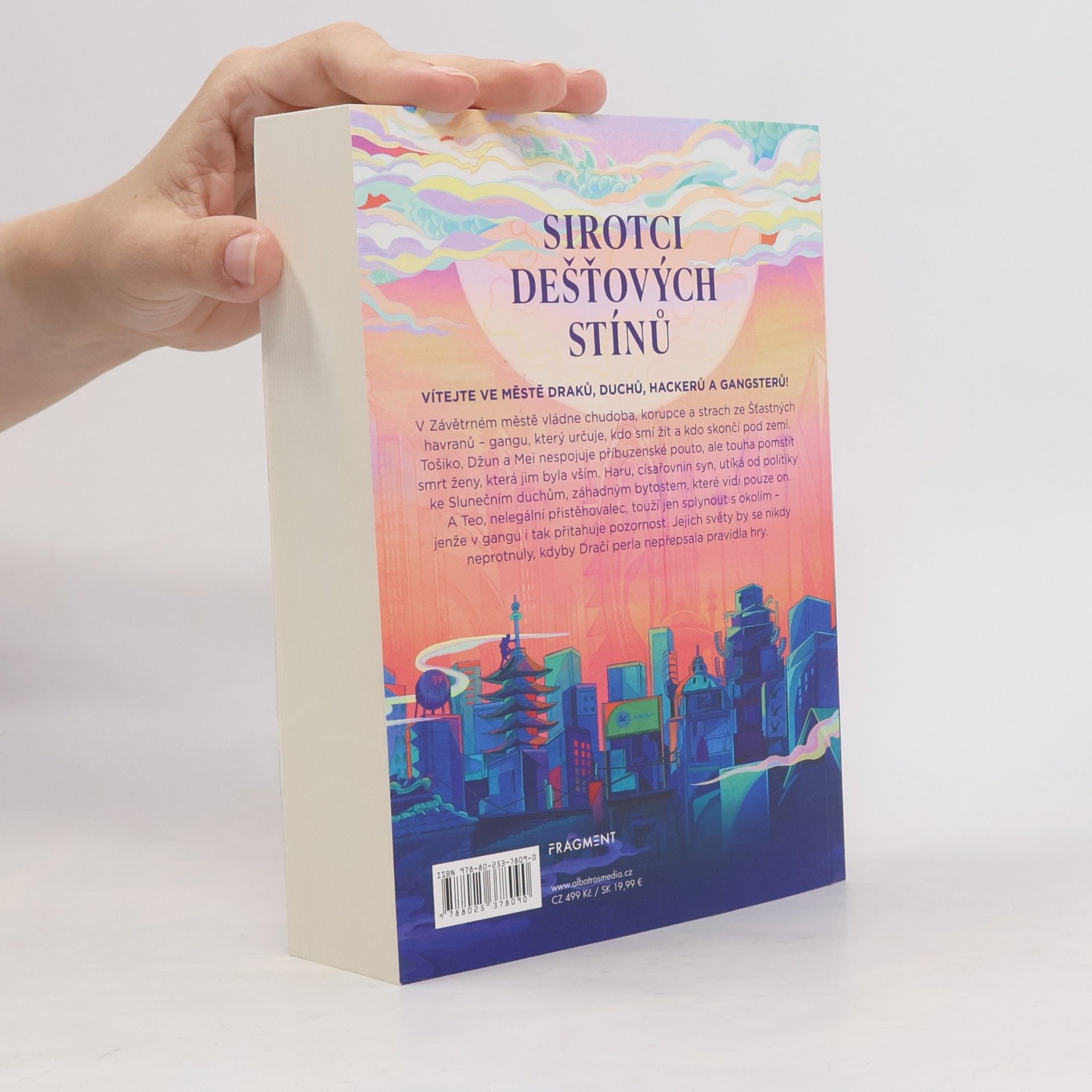 Naomi Ishiguro Sirotci dešťových stínů