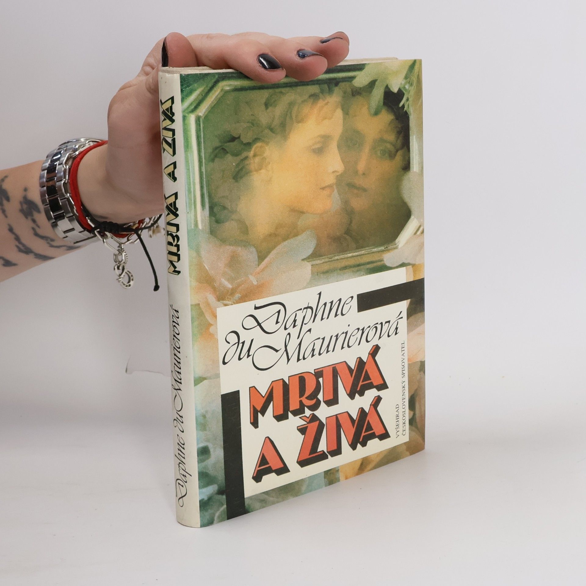 Daphne du Maurier Mrtvá a živá