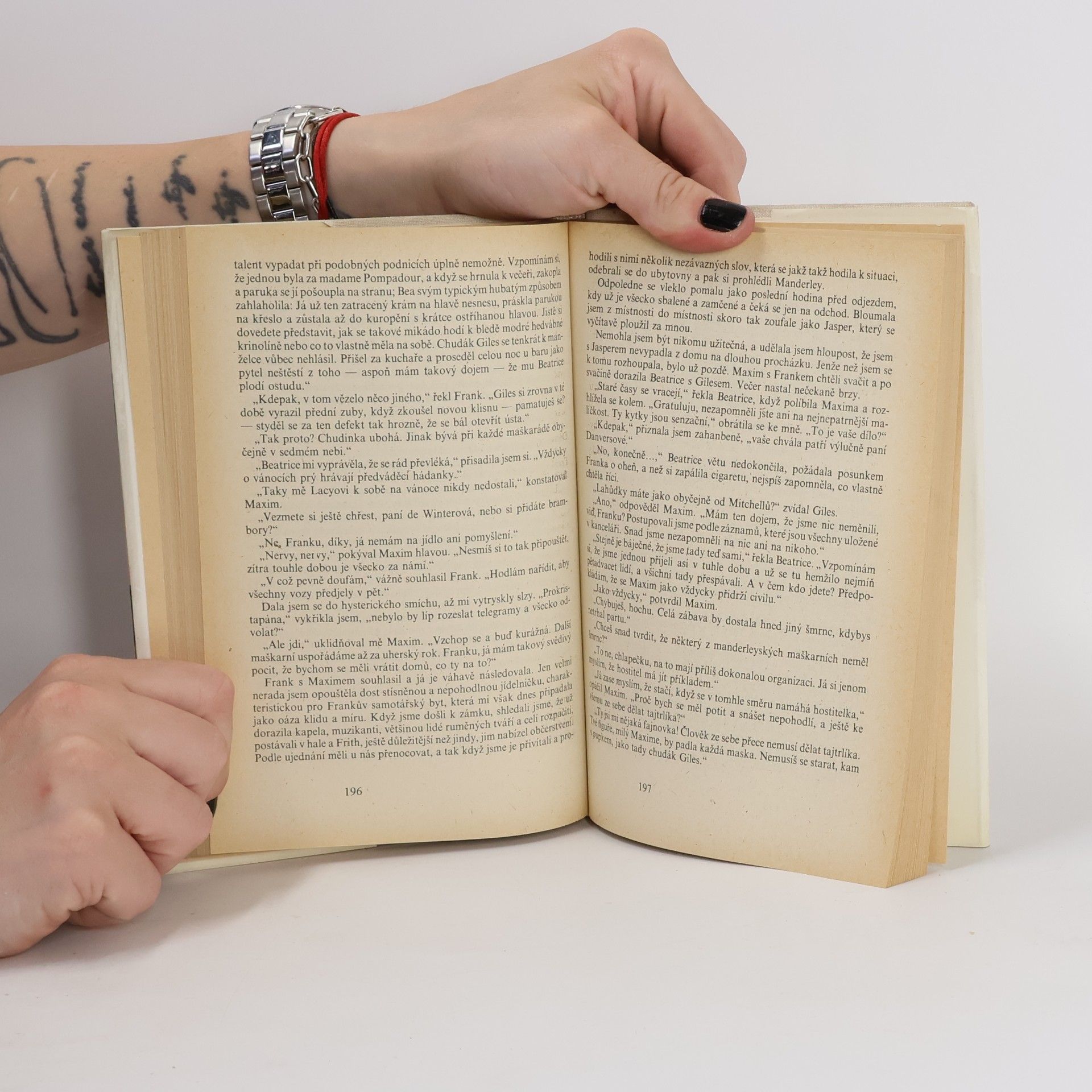 Daphne du Maurier Mrtvá a živá