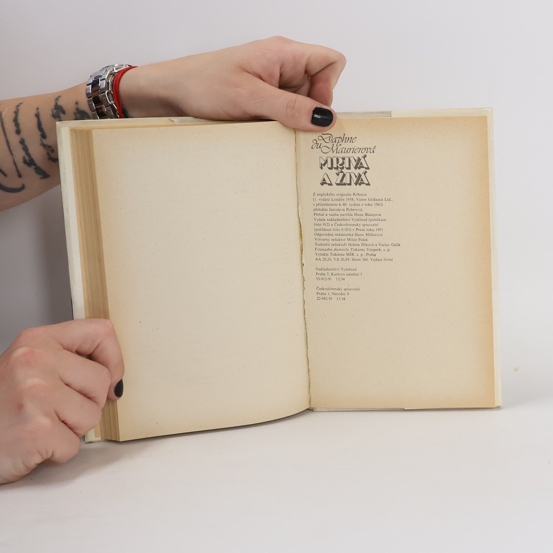 Daphne du Maurier Mrtvá a živá