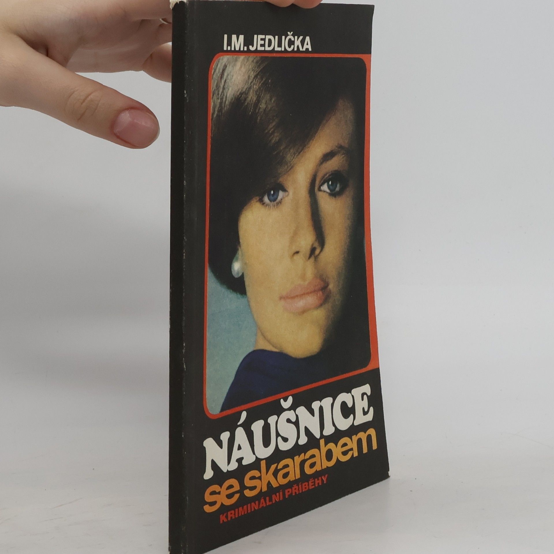 Ivan Milan Jedlička Náušnice se skarabem