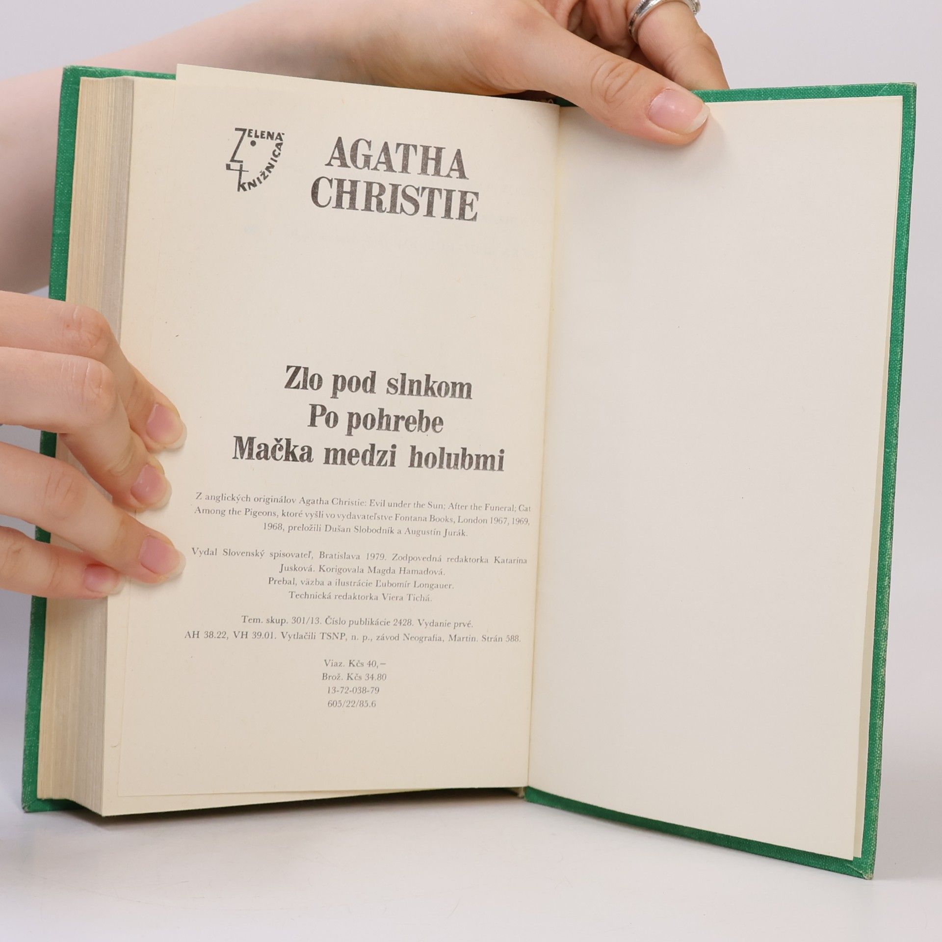 Agatha Christie Zlo pod slnkom. Po pohrebe. Mačka medzi holubmi