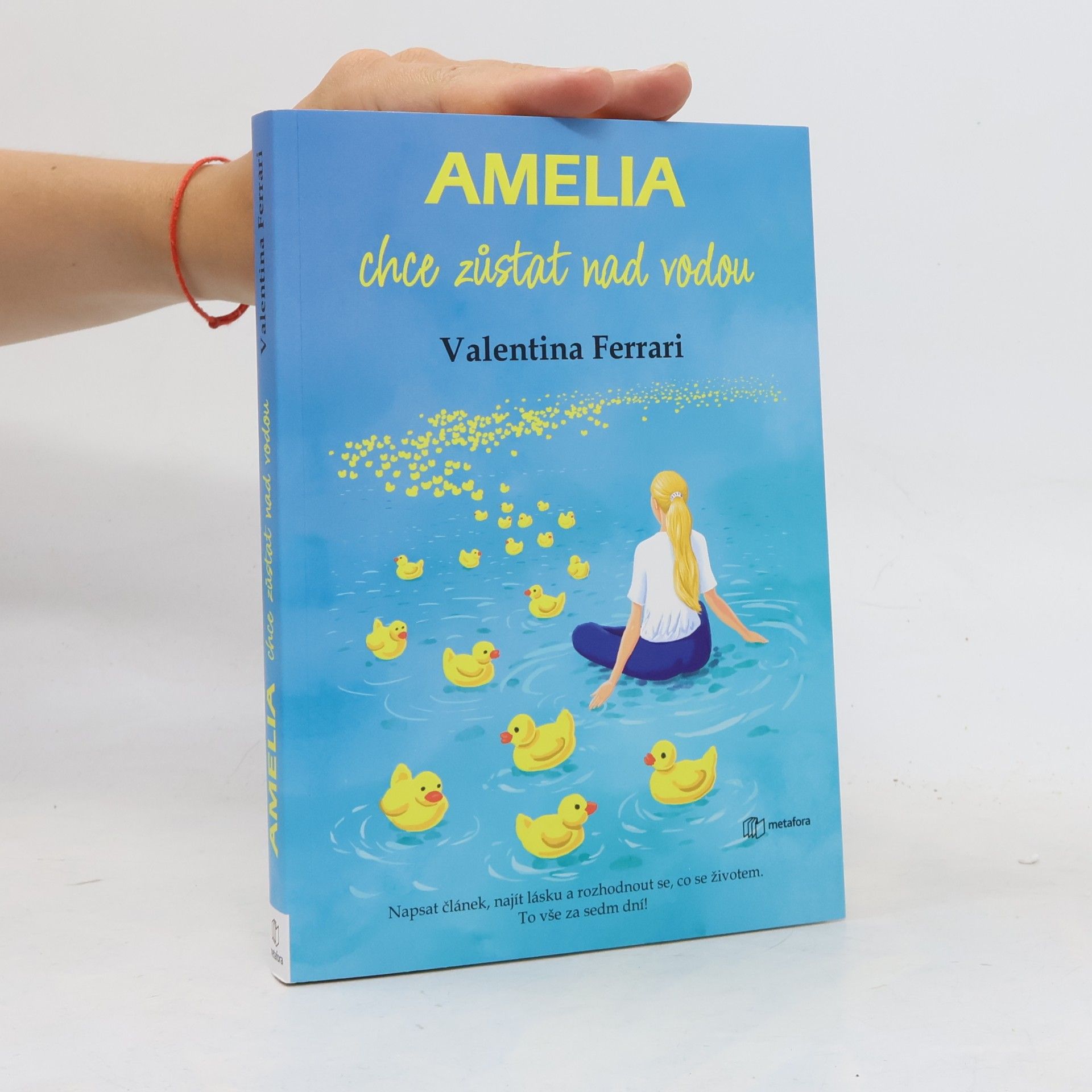 Amelia chce zůstat nad vodou