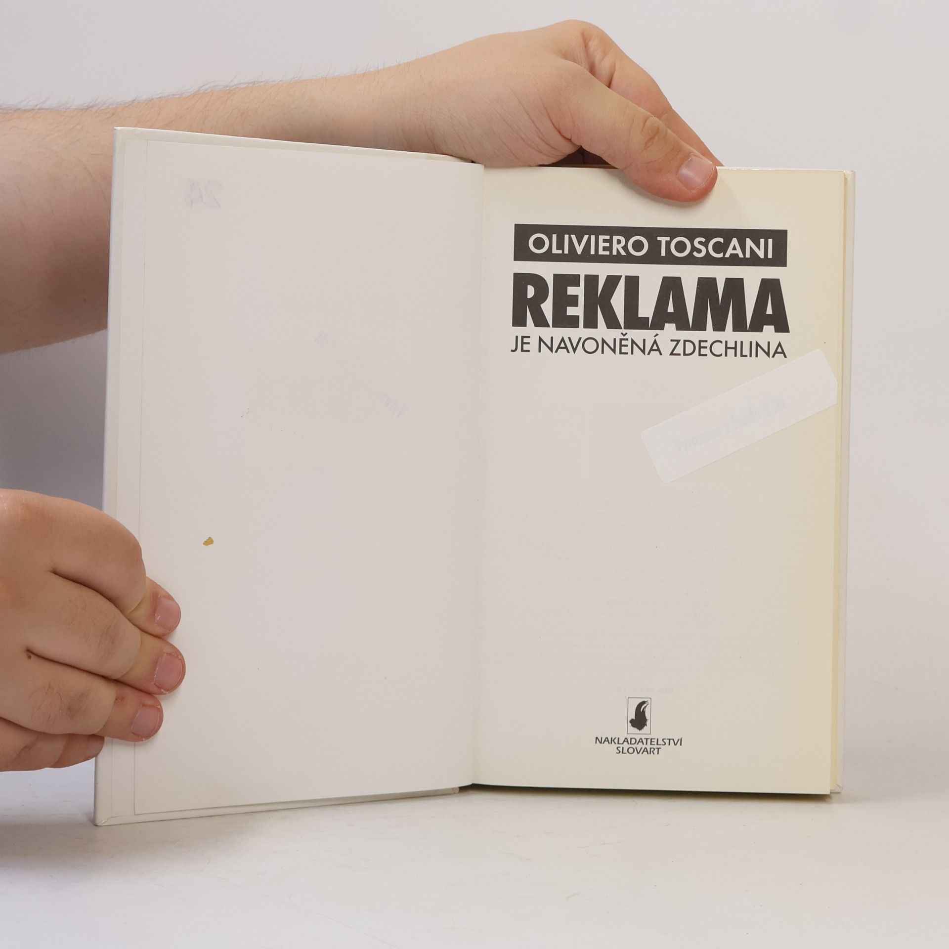 Oliviero Toscani Reklama je navoněná zdechlina