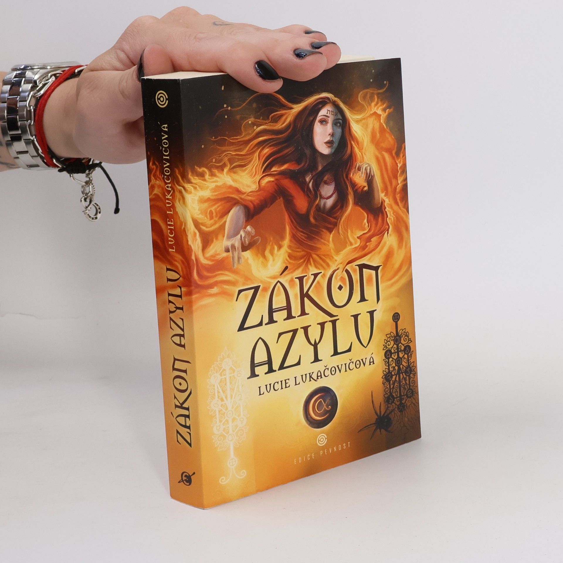 Lucie Lukačovičová Zákon azylu