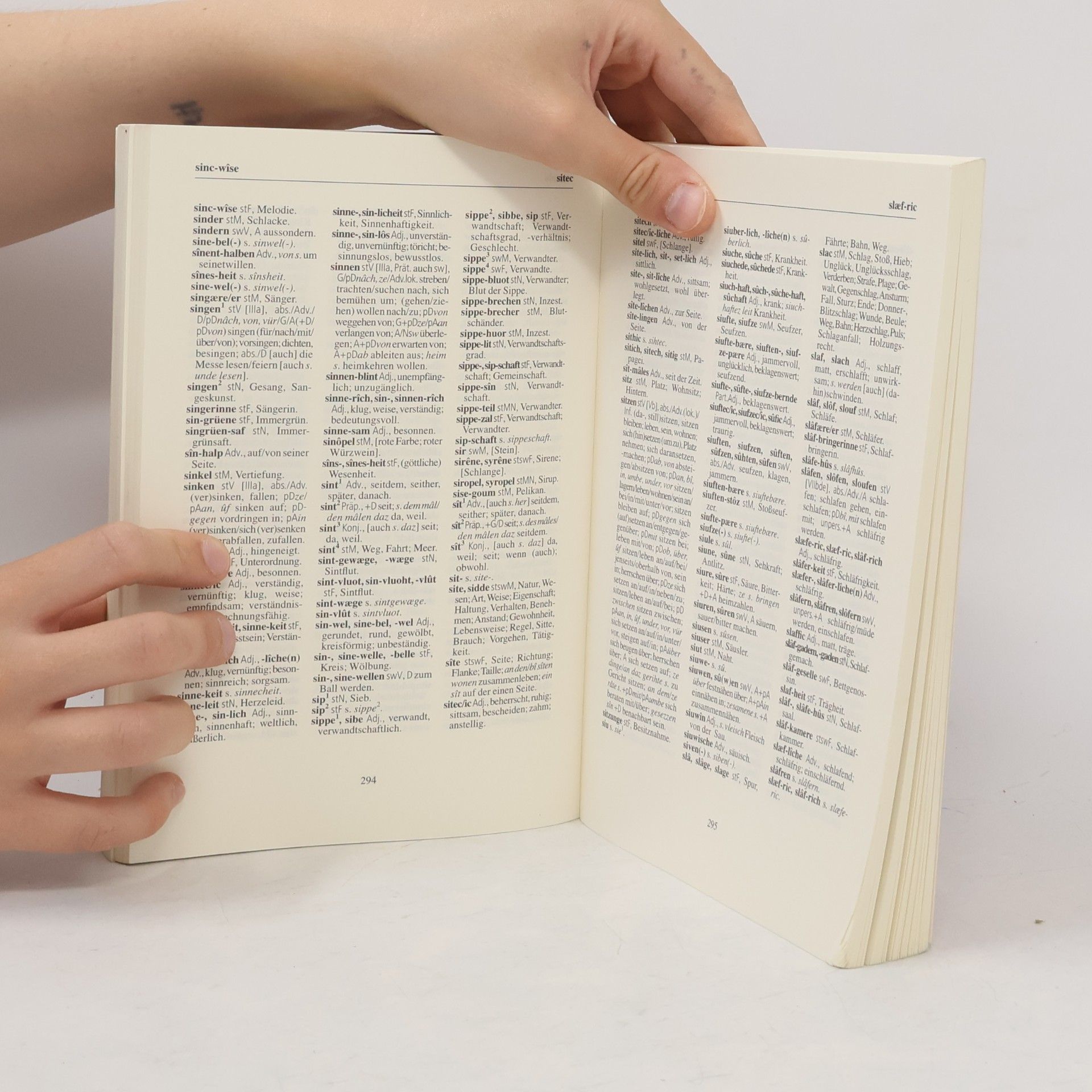 Beate Hennig Kleines mittelhochdeutsches Wörterbuch