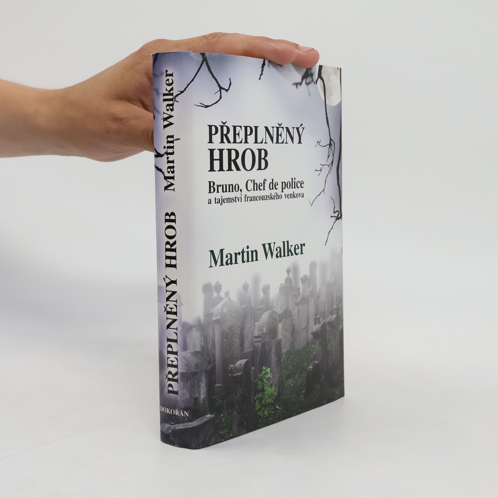 Martin Walker Přeplněný hrob