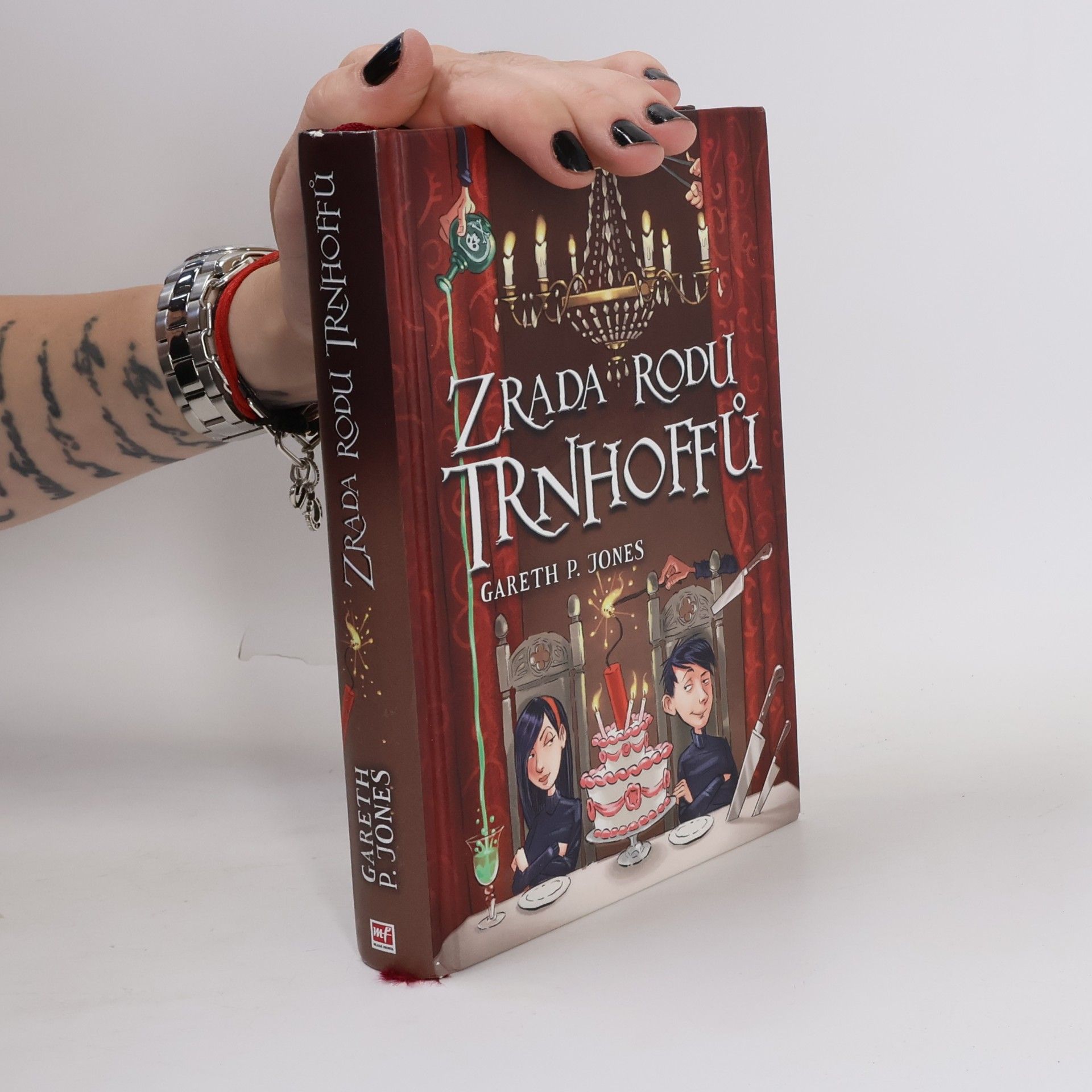 Gareth P. Jones Zrada rodu Trnhoffů