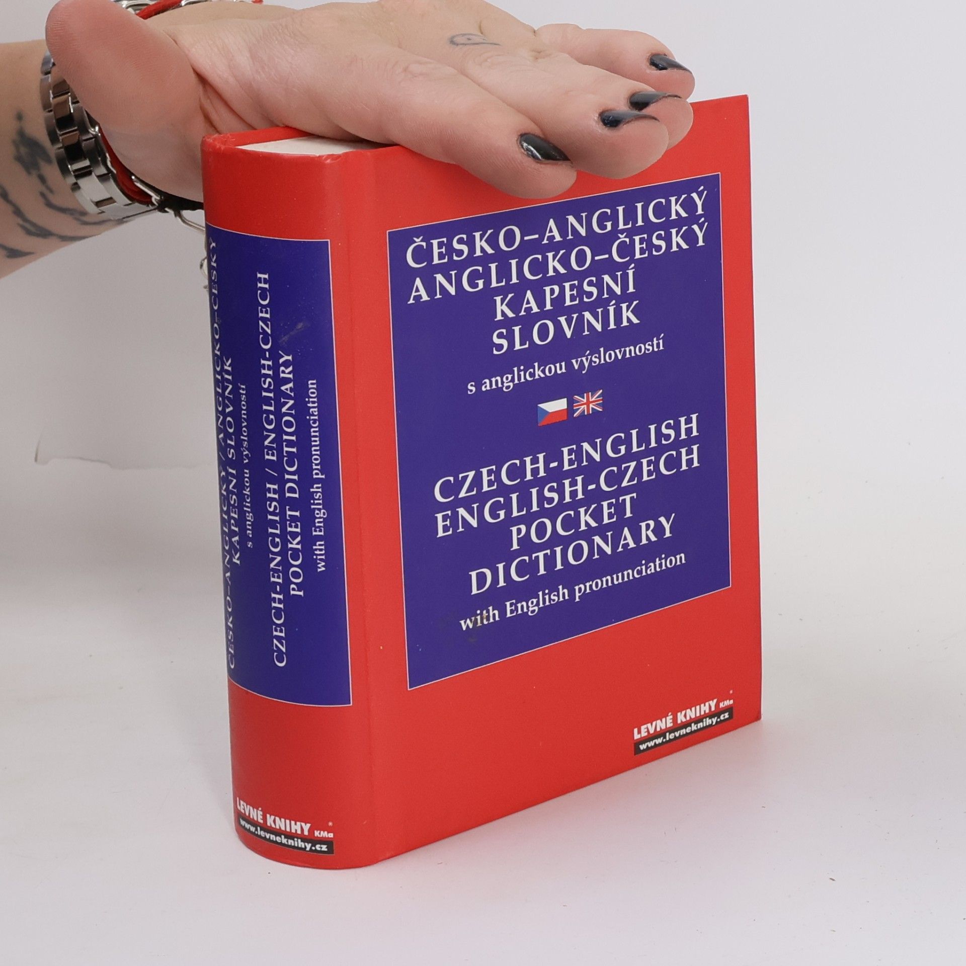 Věra Hegerová Česko-anglický, anglicko-český kapesní slovník s anglickou výslovností