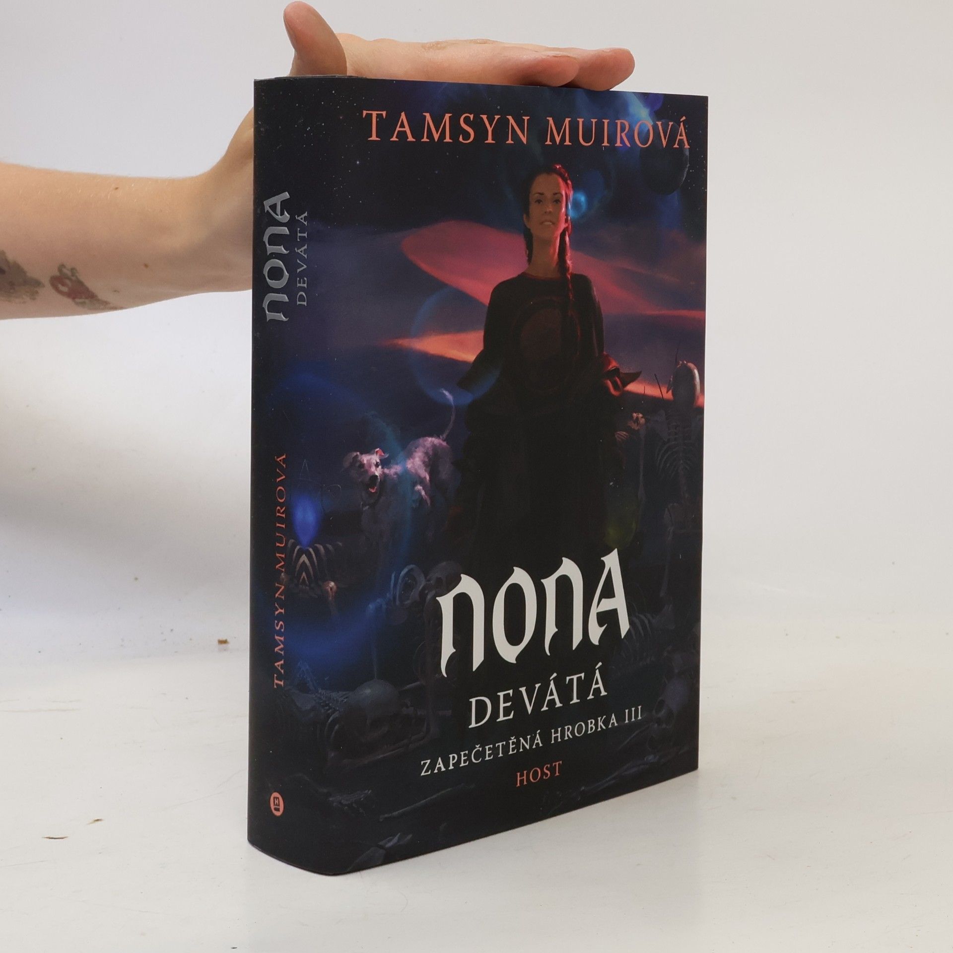 Tamsyn Muir Zapečetěná hrobka III. Nona Devátá