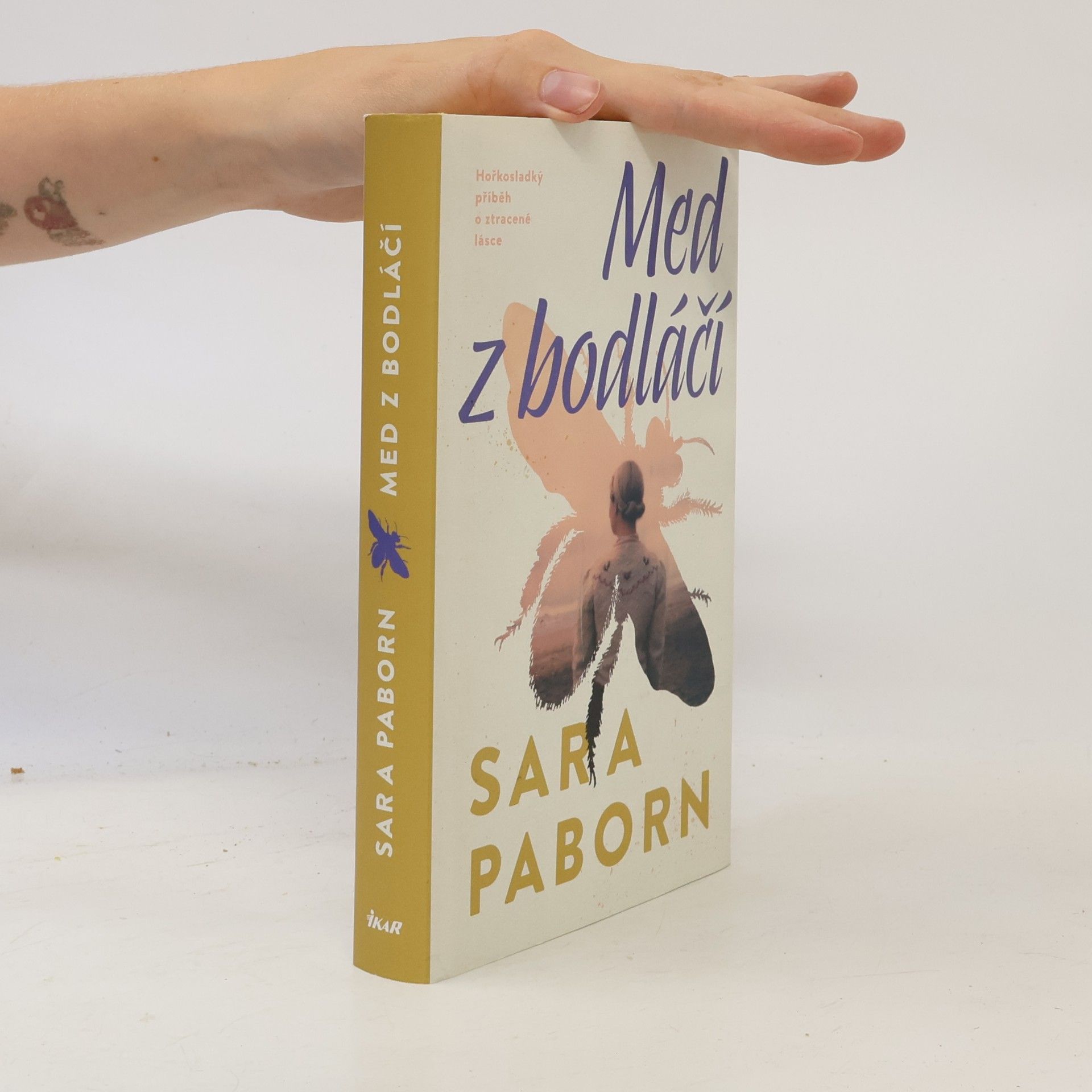Sara Paborn Med z bodláčí
