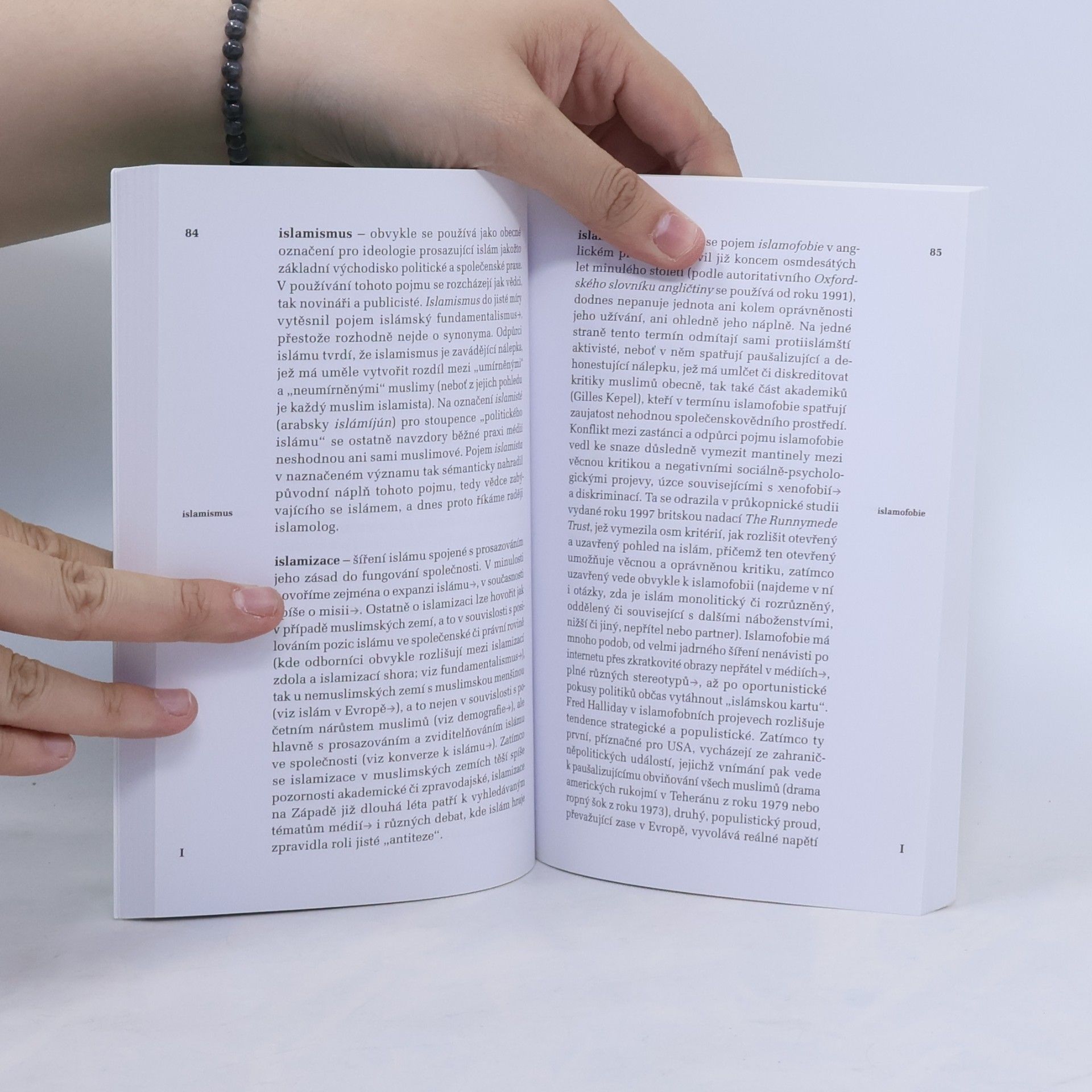 Bronislav Ostřanský Atlas muslimských strašáků, aneb, Vybrané kapitoly z "mediálního islámu"
