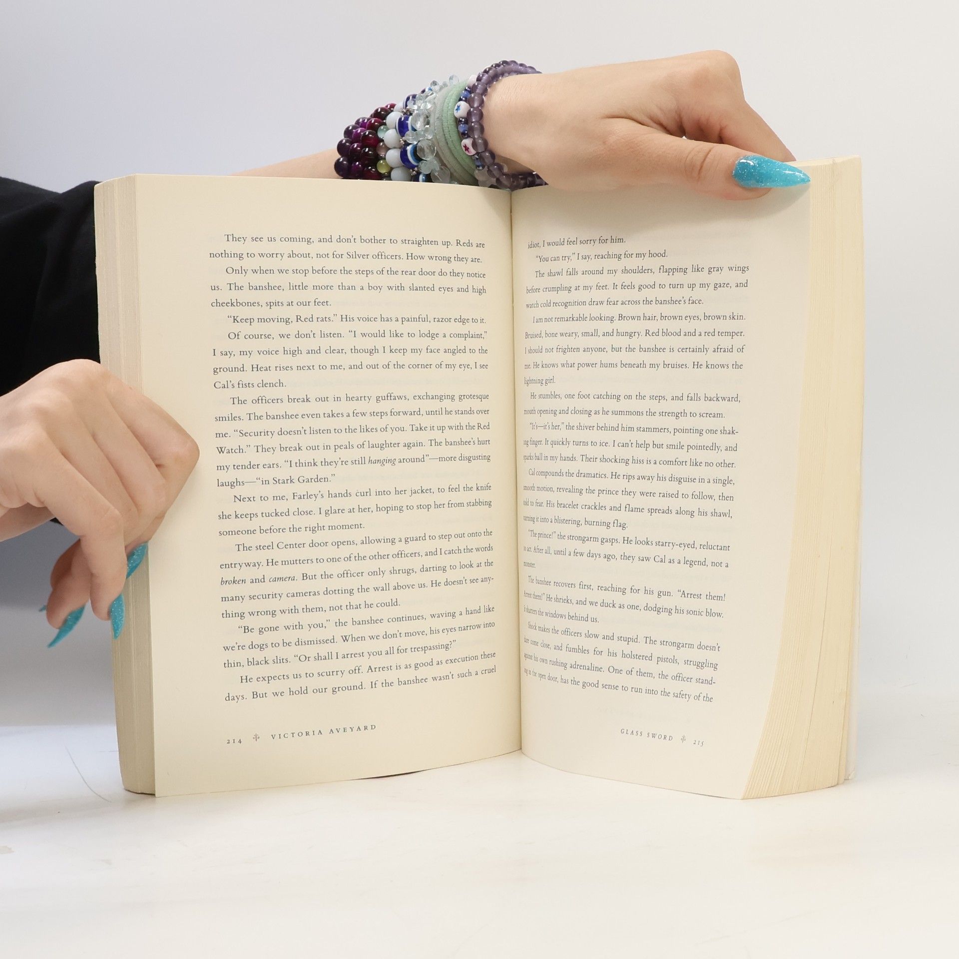 Victoria Aveyard Glass Sword
