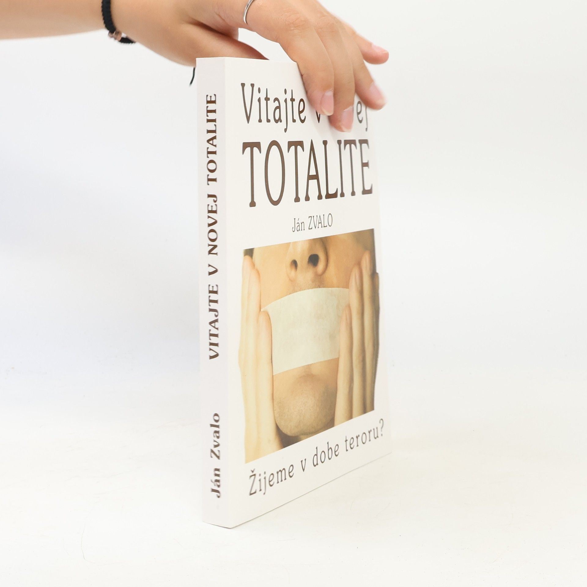 Ján Zvalo Vitajte v novej totalite