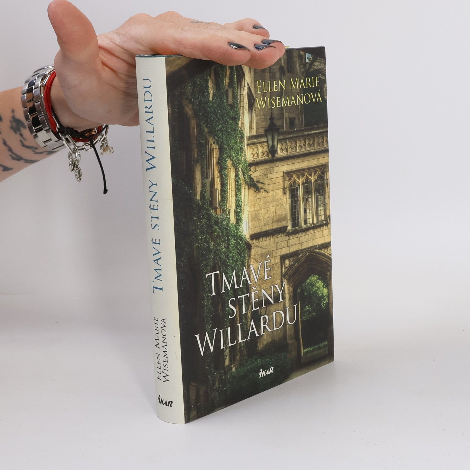 Ellen Marie Wiseman Tmavé stěny Willardu