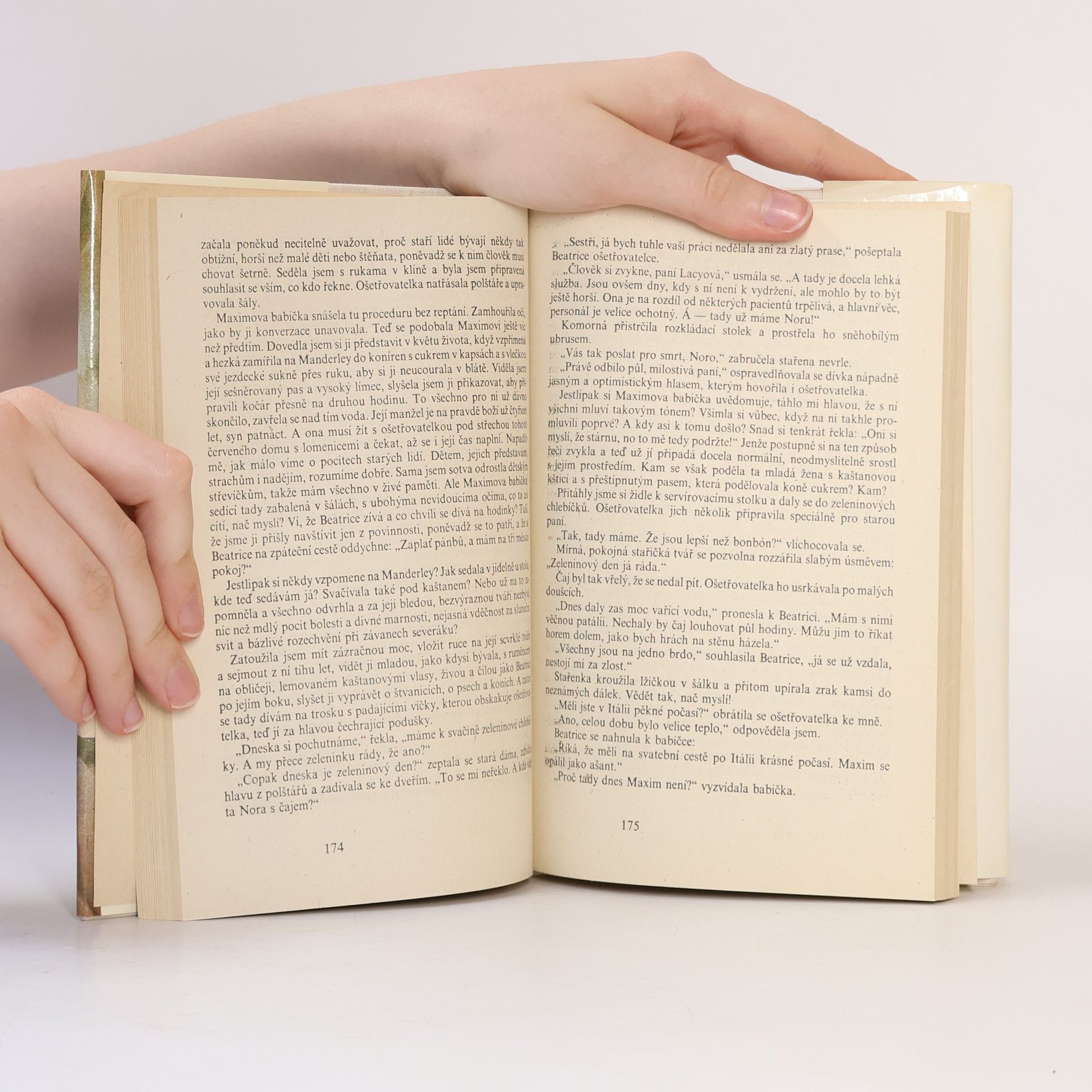 Daphne du Maurier Mrtvá a živá