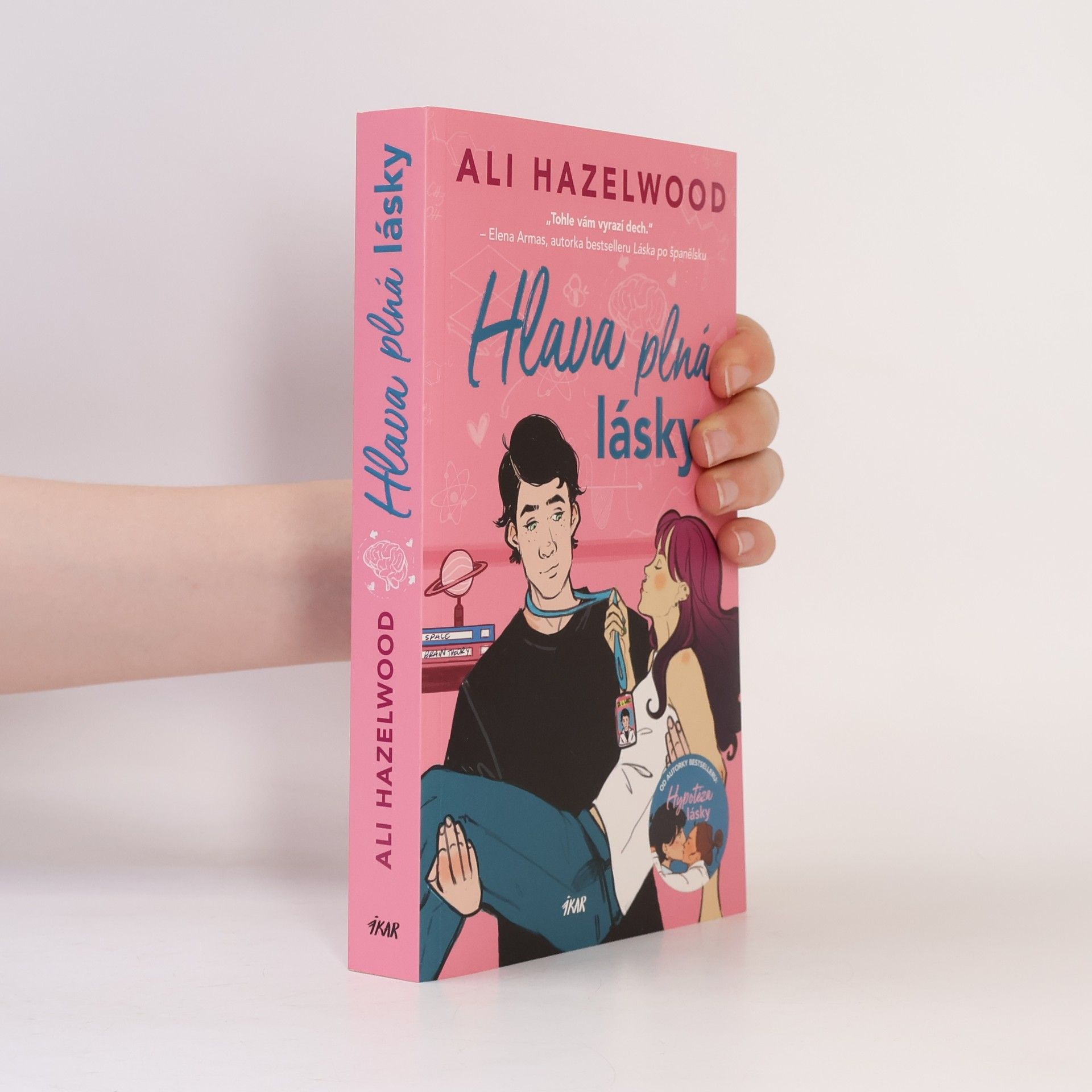 Ali Hazelwood Hlava plná lásky