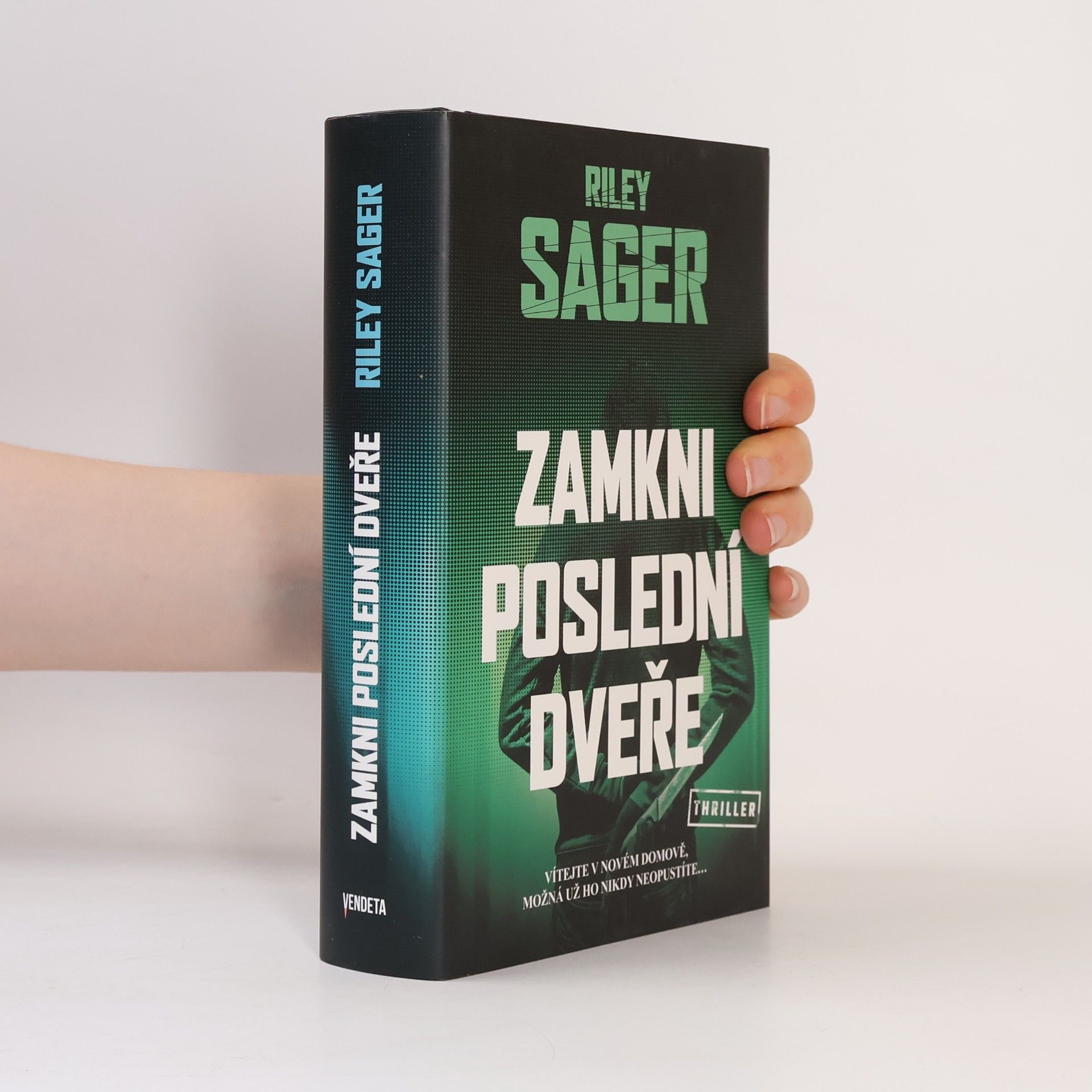 Riley Sager Zamkni poslední dveře
