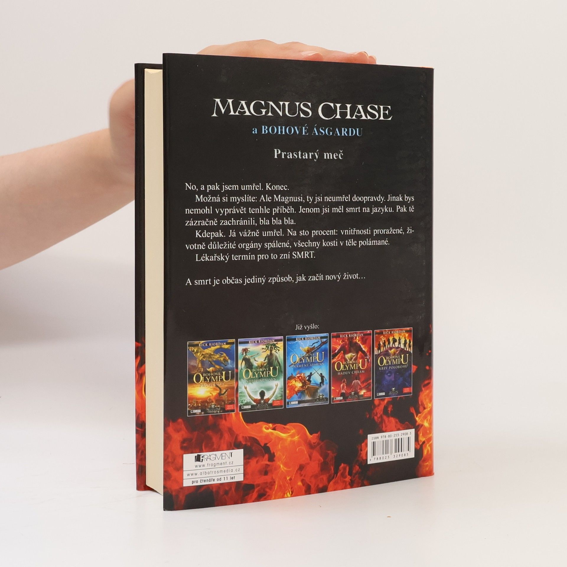 Rick Riordan Magnus Chase a bohové Ásgardu. Prastarý meč