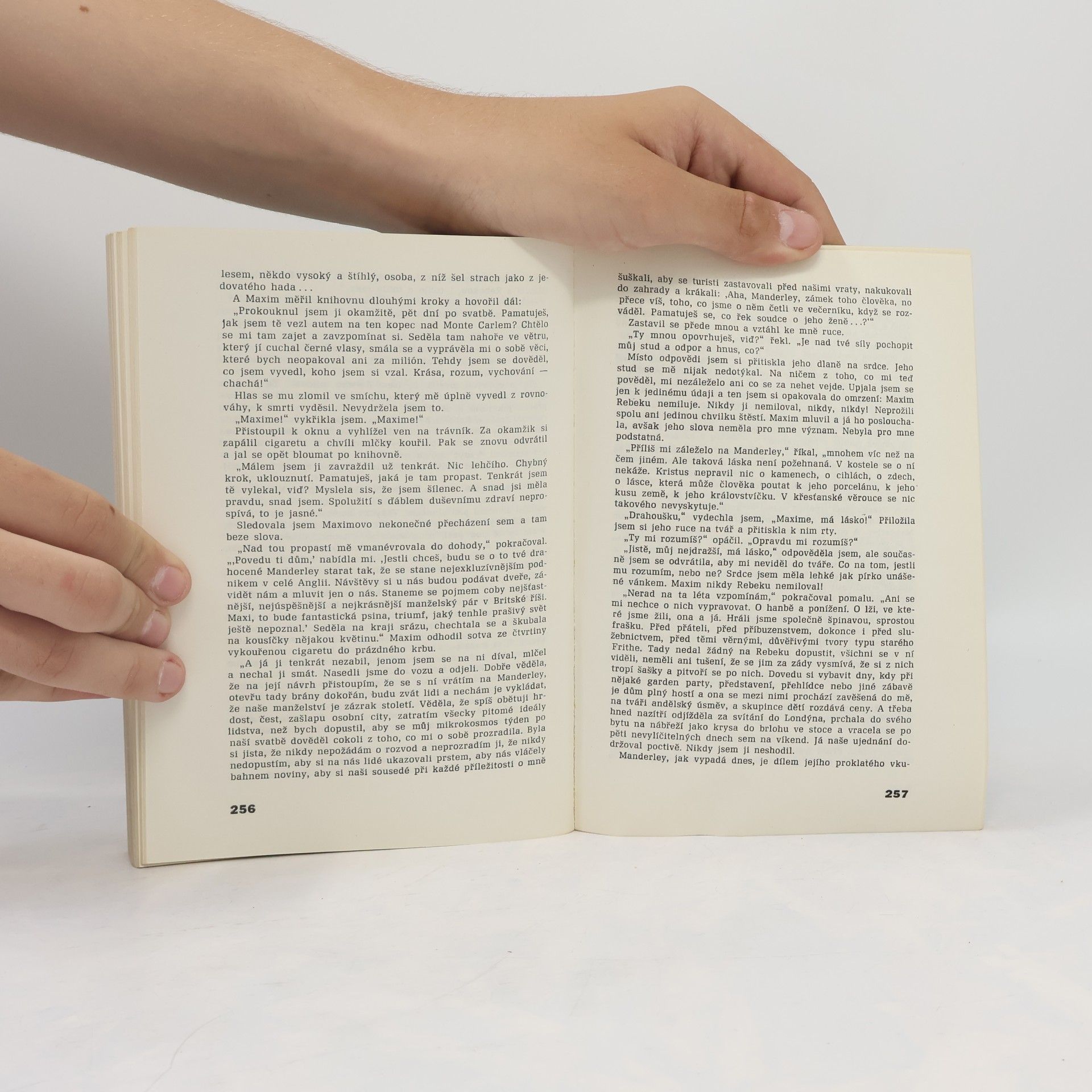 Daphne du Maurier Mrtvá a živá