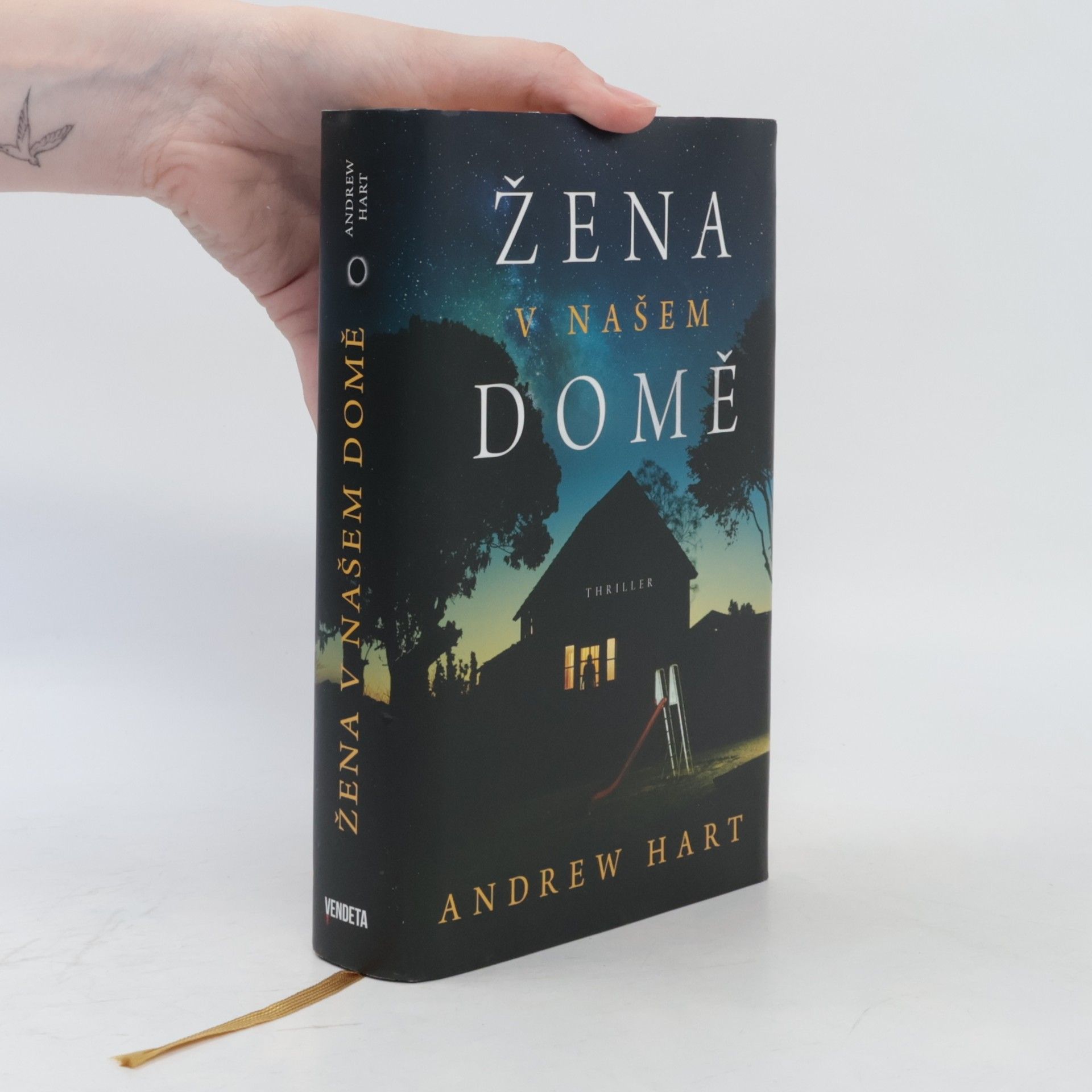 A. J. Hartley Žena v našem domě
