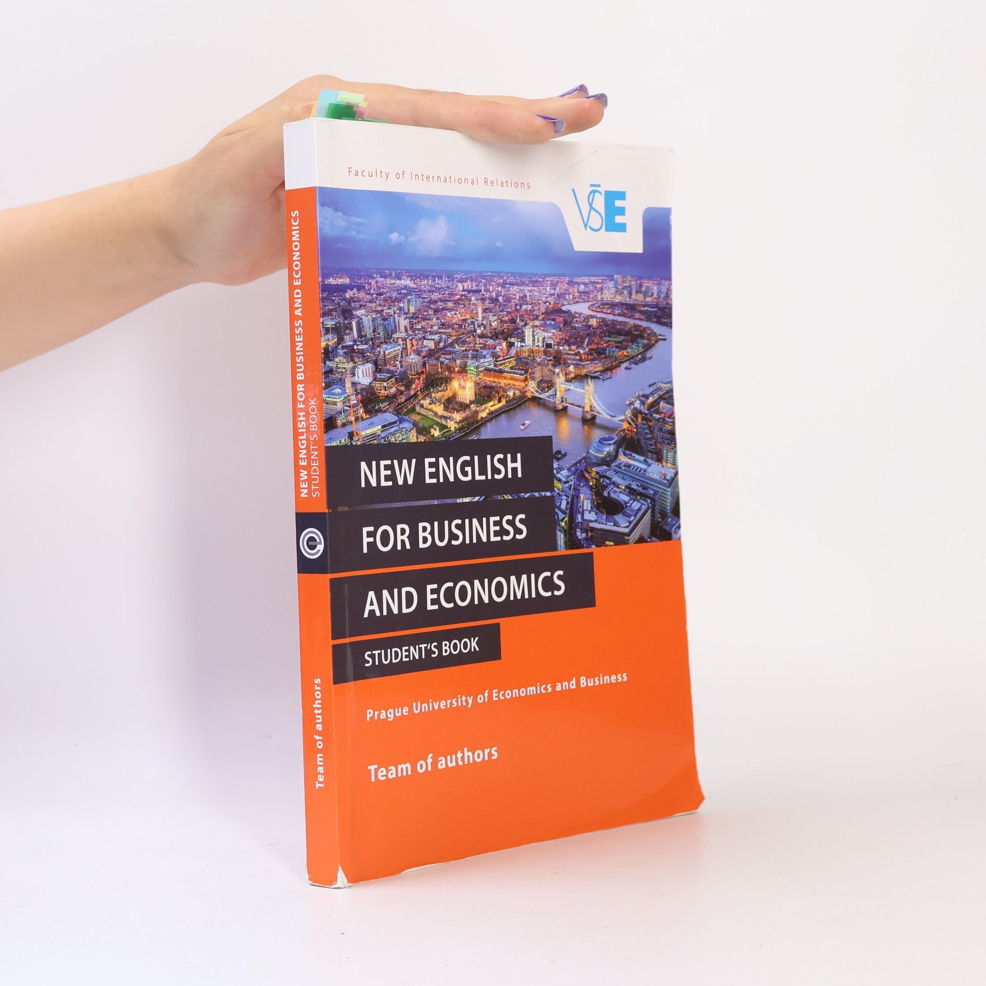 Kolektiv autorů New English for business and economics: Student's book