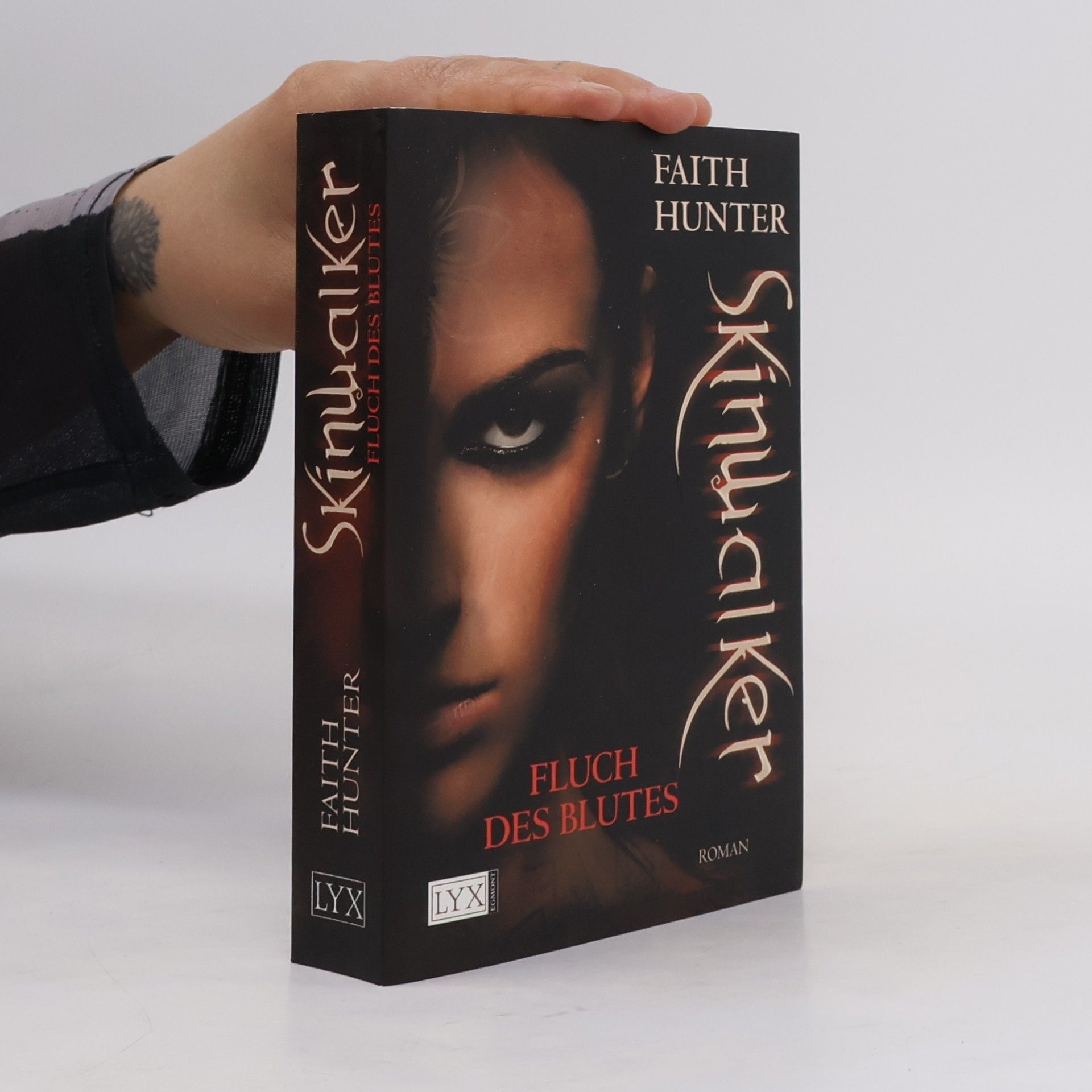 Faith Hunter Skinwalker