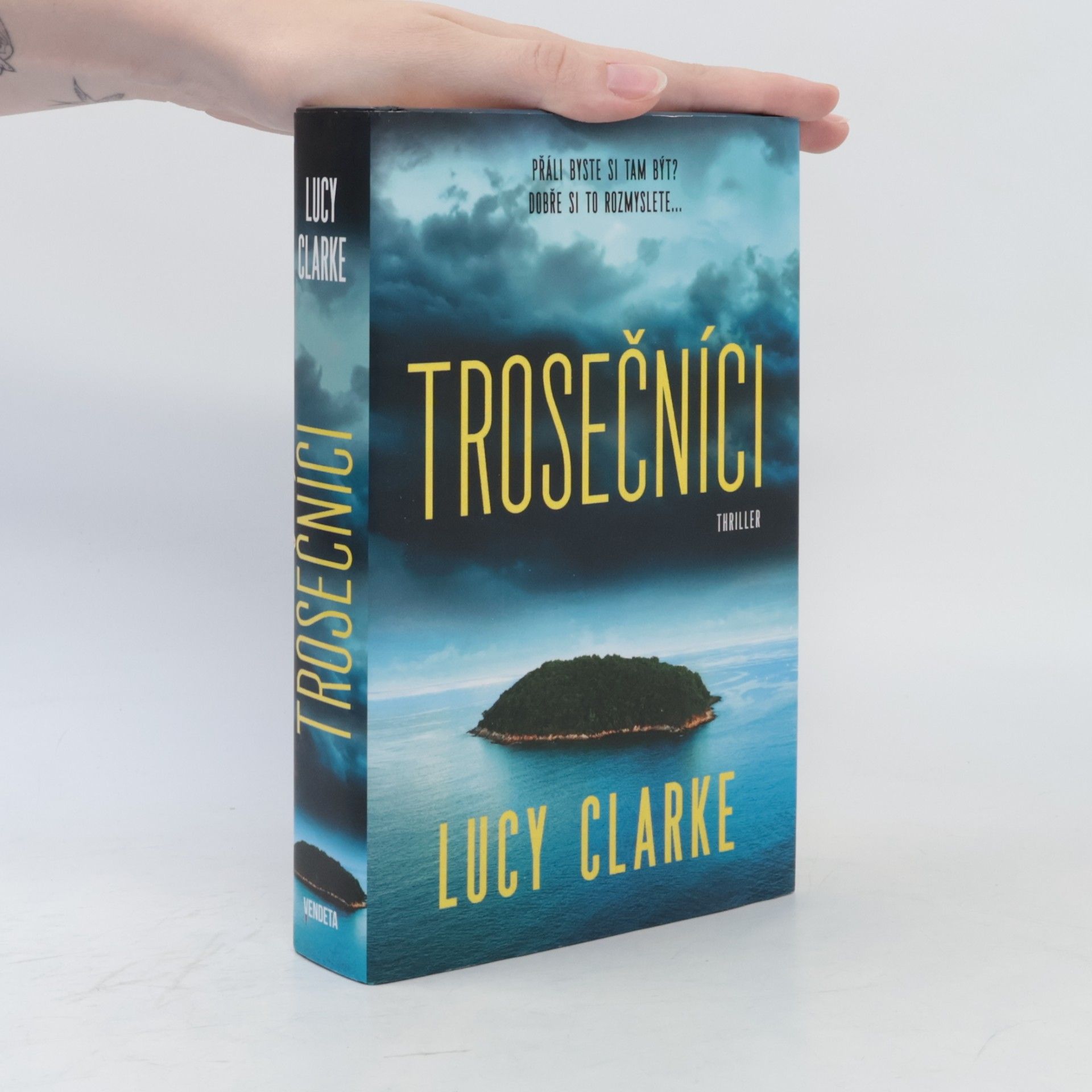 Lucy Clarke Trosečníci