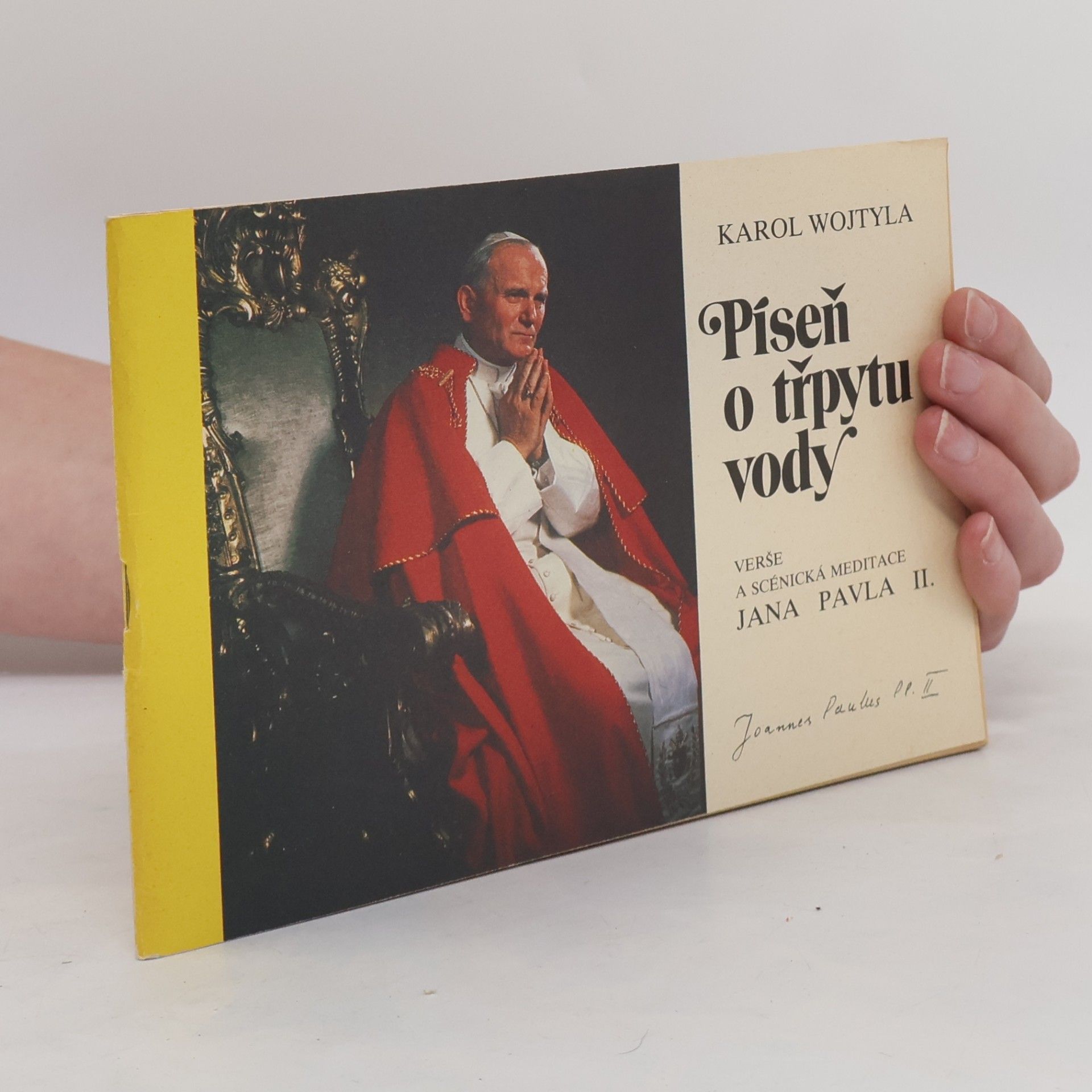 Helena Štáchová Píseň o třpytu vody: Verše a scénické meditace Před zlatnickým krámem Jana Pavla II.
