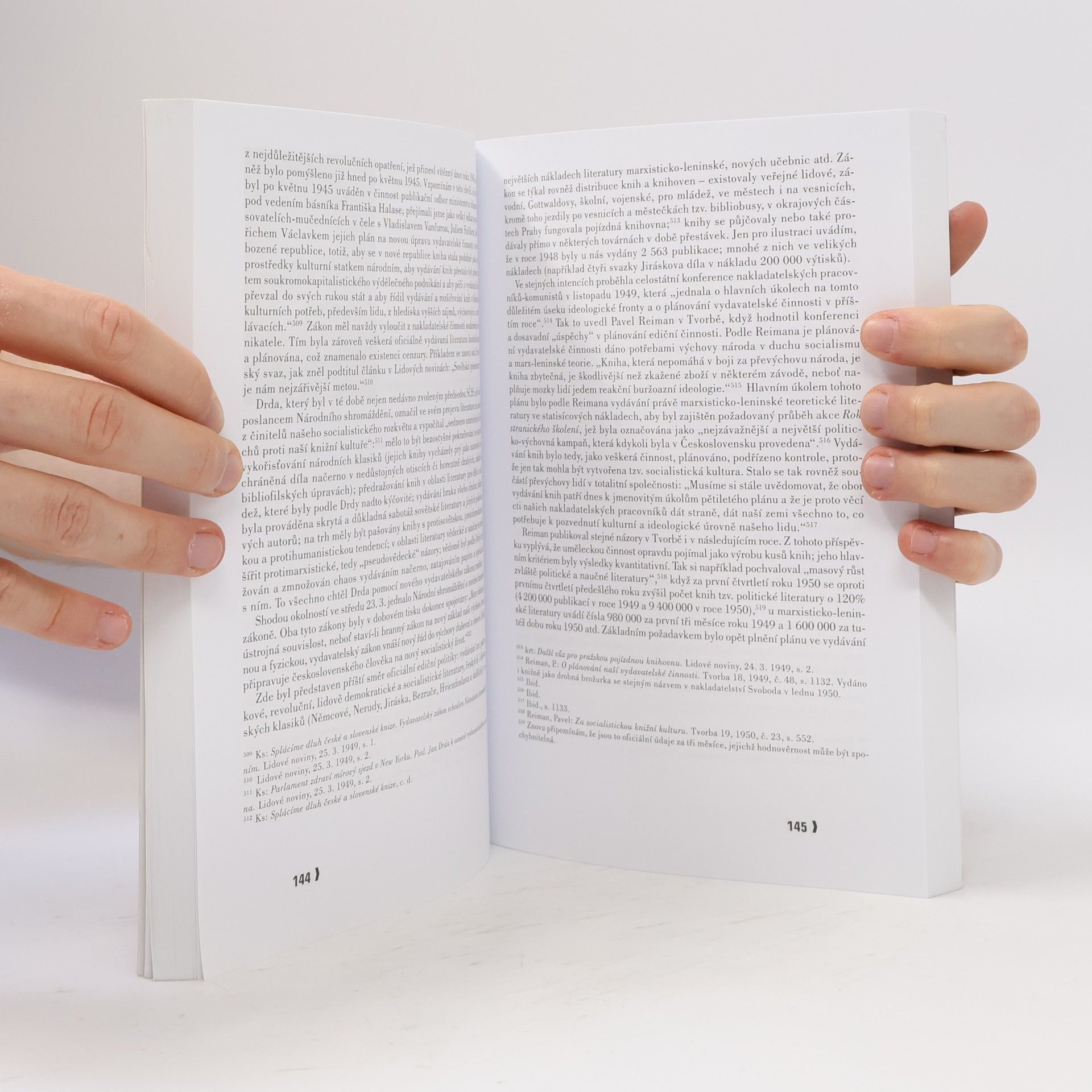 Michal Bauer Ideologie a paměť. Literatura a instituce na přelomu 40. a 50. let 20. století