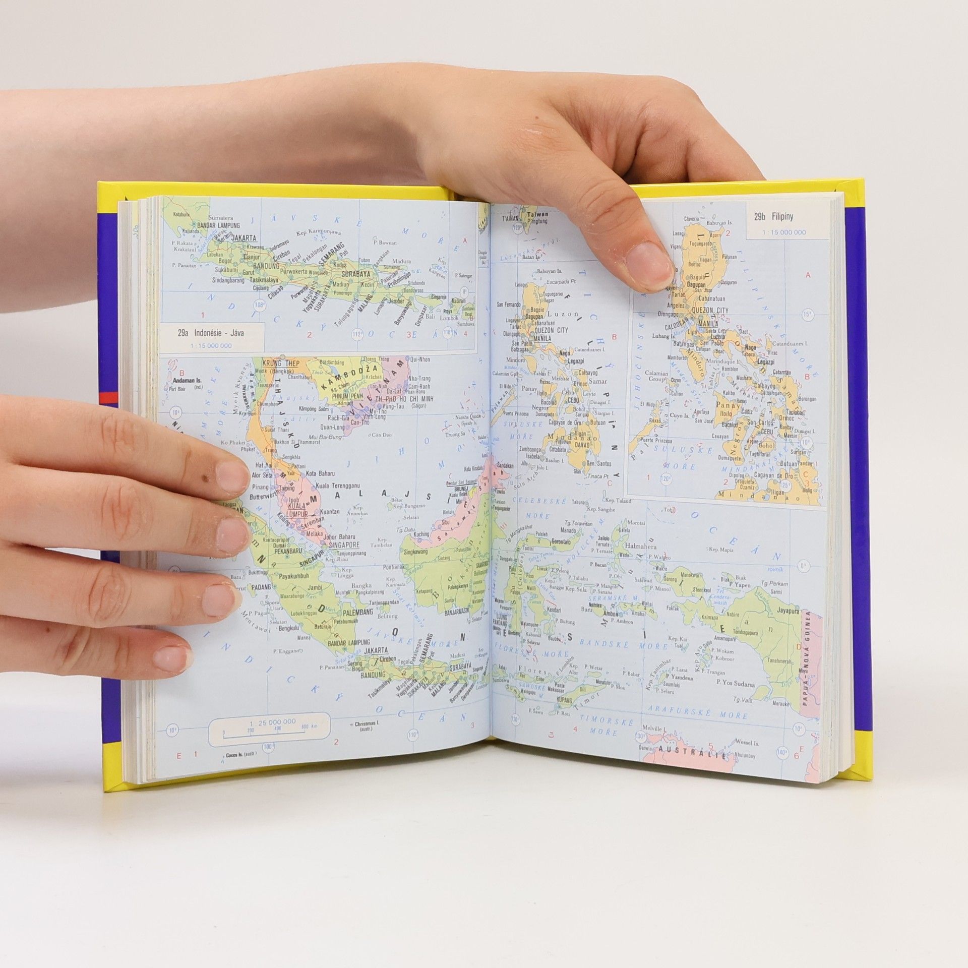 Autorenkollektiv Kapesní atlas světa