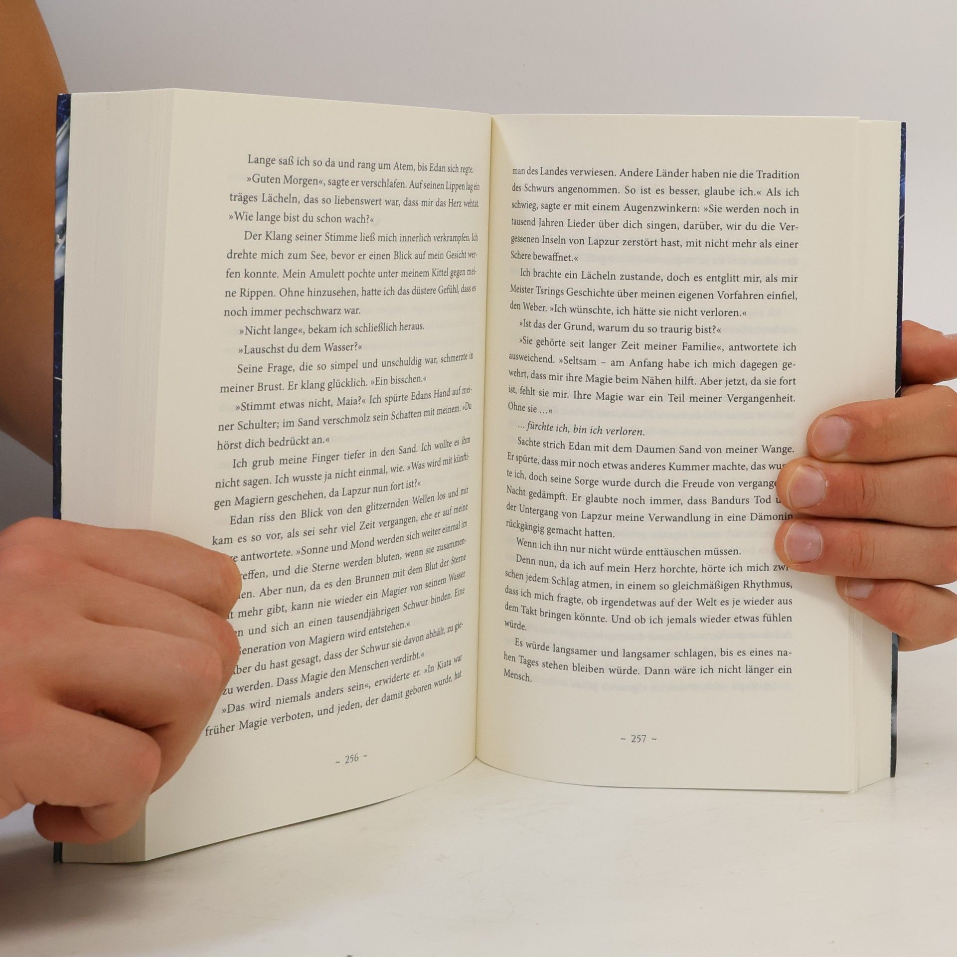 Elizabeth Lim Bestickt mit den Tränen des Mondes