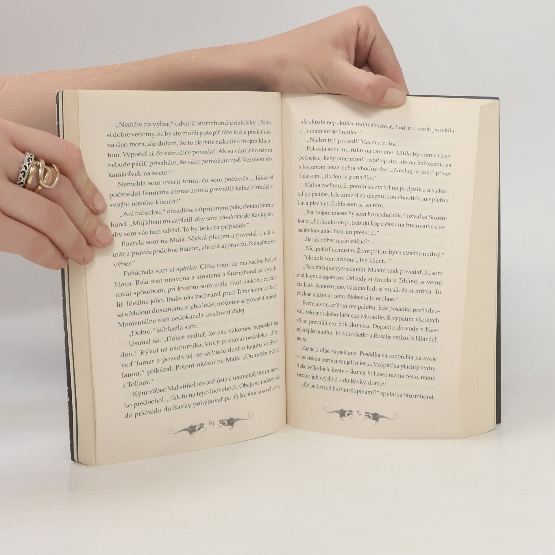 Leigh Bardugo Zajatie búrky