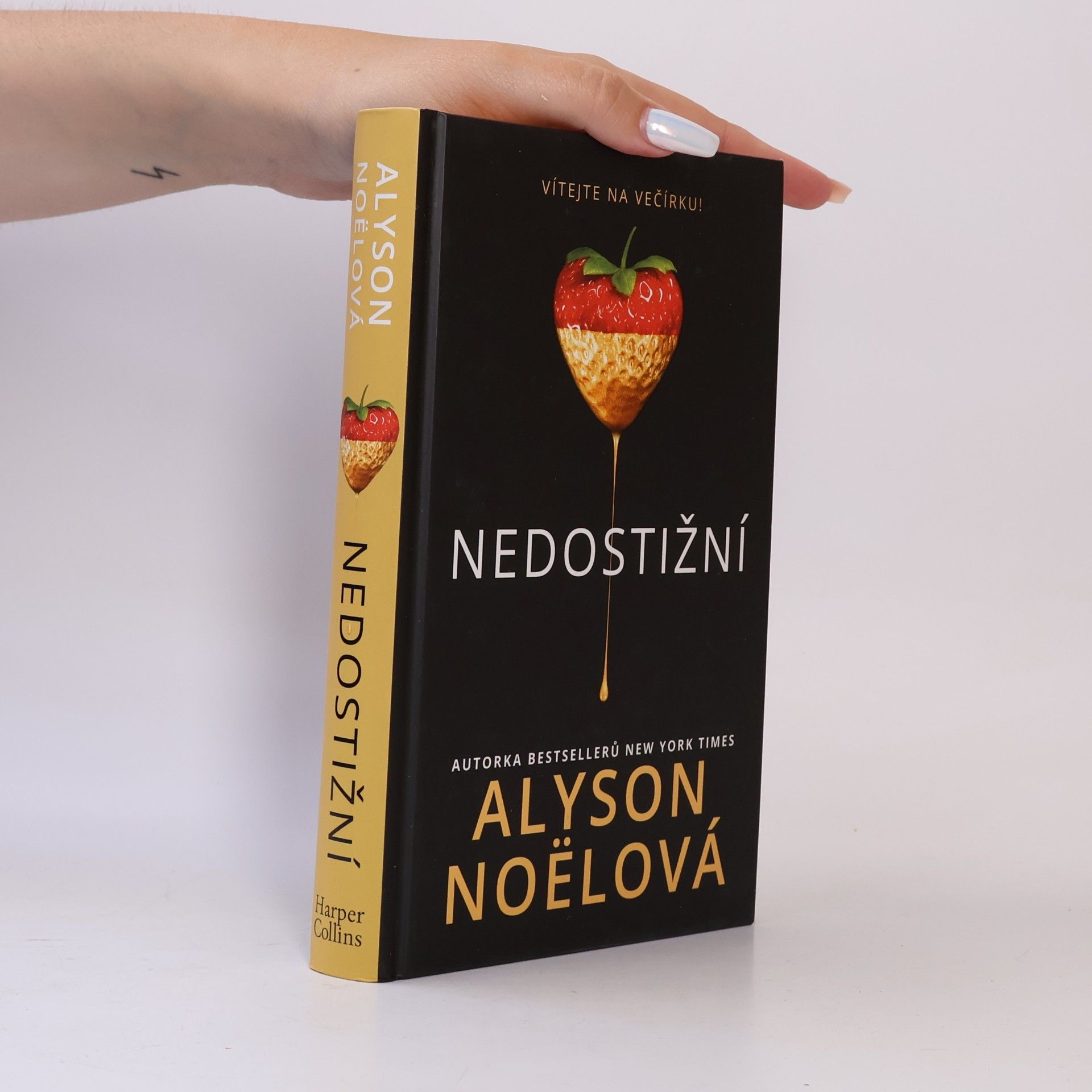 Alyson Noë͏l Nedostižní