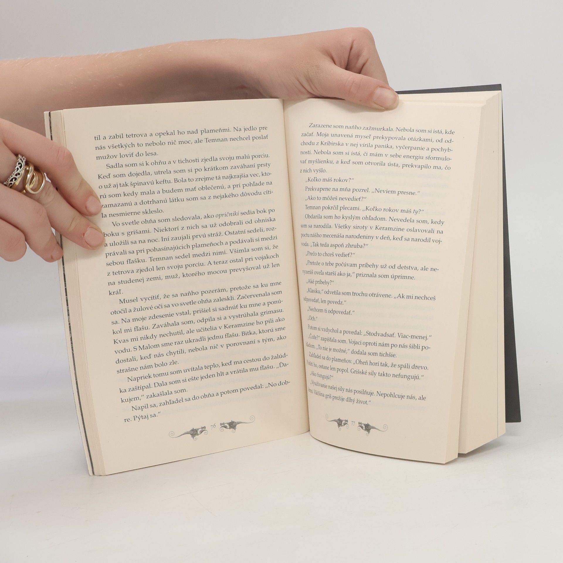 Leigh Bardugo Tieň kostí
