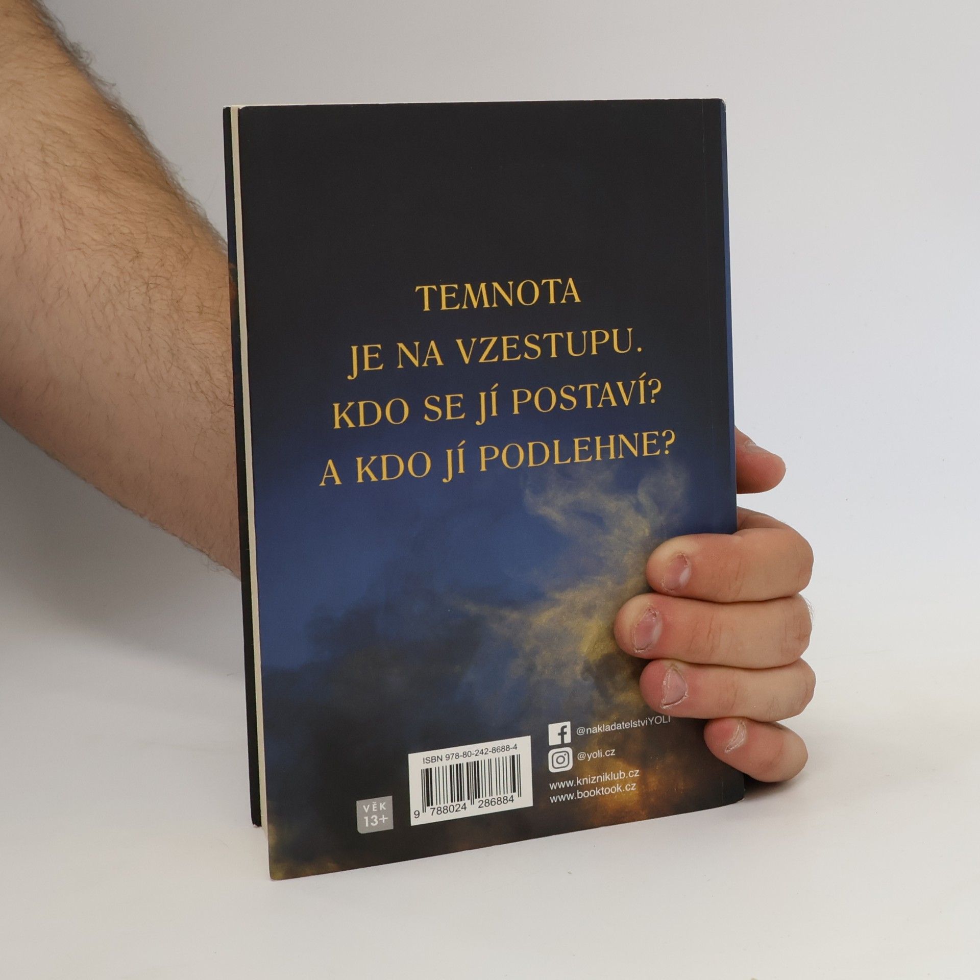 C. S. Pacat Úsvit temna