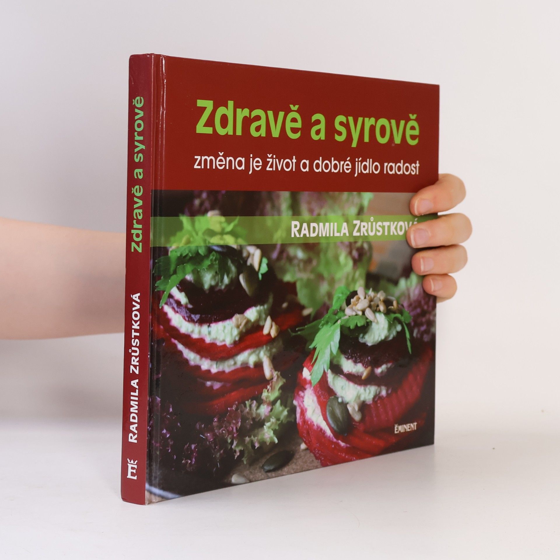 Radmila Zrůstková Zdravě a syrově : změna je život a dobré jídlo radost