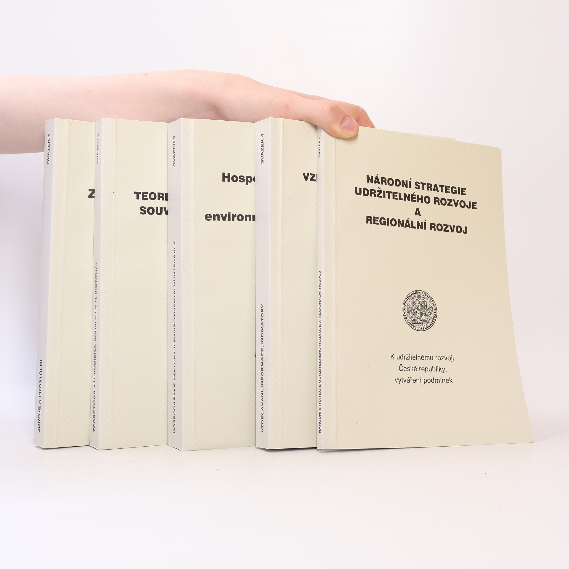 Various authors Zdroje a prostředí. Teoretická východiska, souvislosti, instituce. Hospodářské sektory a enviromentalni integrace. Vzdělávání, informace, indikátory. Národní strategie udržitelného rozvoje a regionální rozvoj