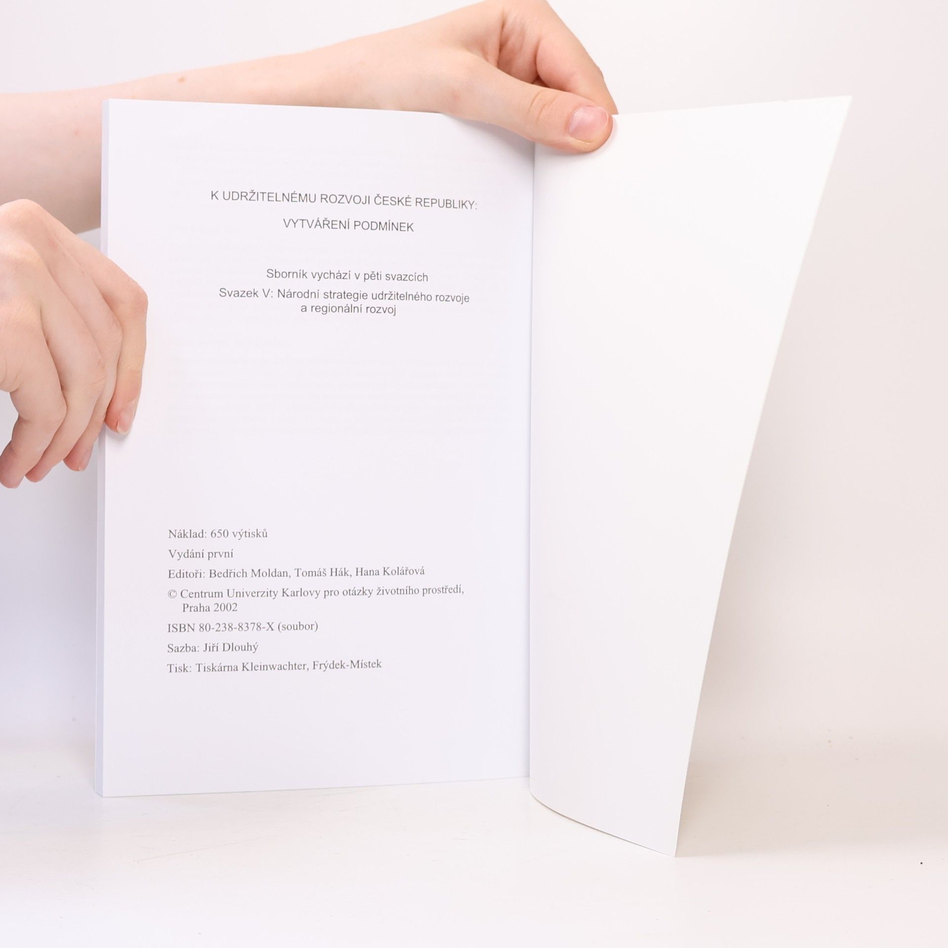 Various authors Zdroje a prostředí. Teoretická východiska, souvislosti, instituce. Hospodářské sektory a enviromentalni integrace. Vzdělávání, informace, indikátory. Národní strategie udržitelného rozvoje a regionální rozvoj